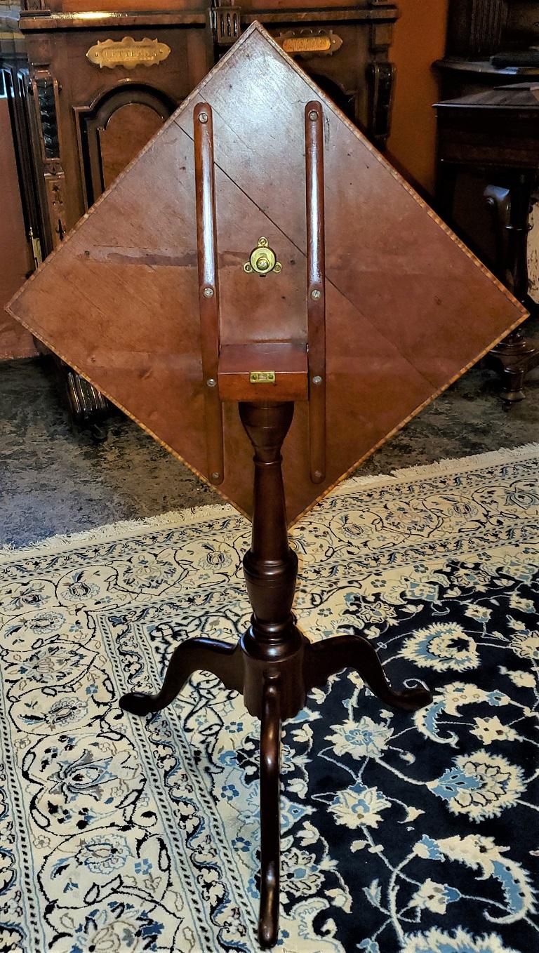 PRESENTING a GORGEOUS Early 19C American Sheraton Tilt top Table of very desirable neat proportions.

Made in America, possibly New York or New England, circa 1800.

Made of Walnut, cherrywood and satinwood.

The table is diamond in shape and the