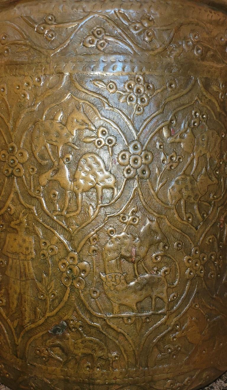 Début 19C - Corbeille en bronze ornée du Moyen-Orient Bon état - En vente à Dallas, TX