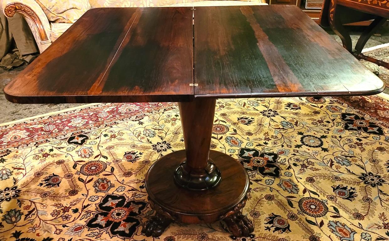 Table d'appoint Regency avec pieds en pattes de lion à la manière de Gillows en vente 5