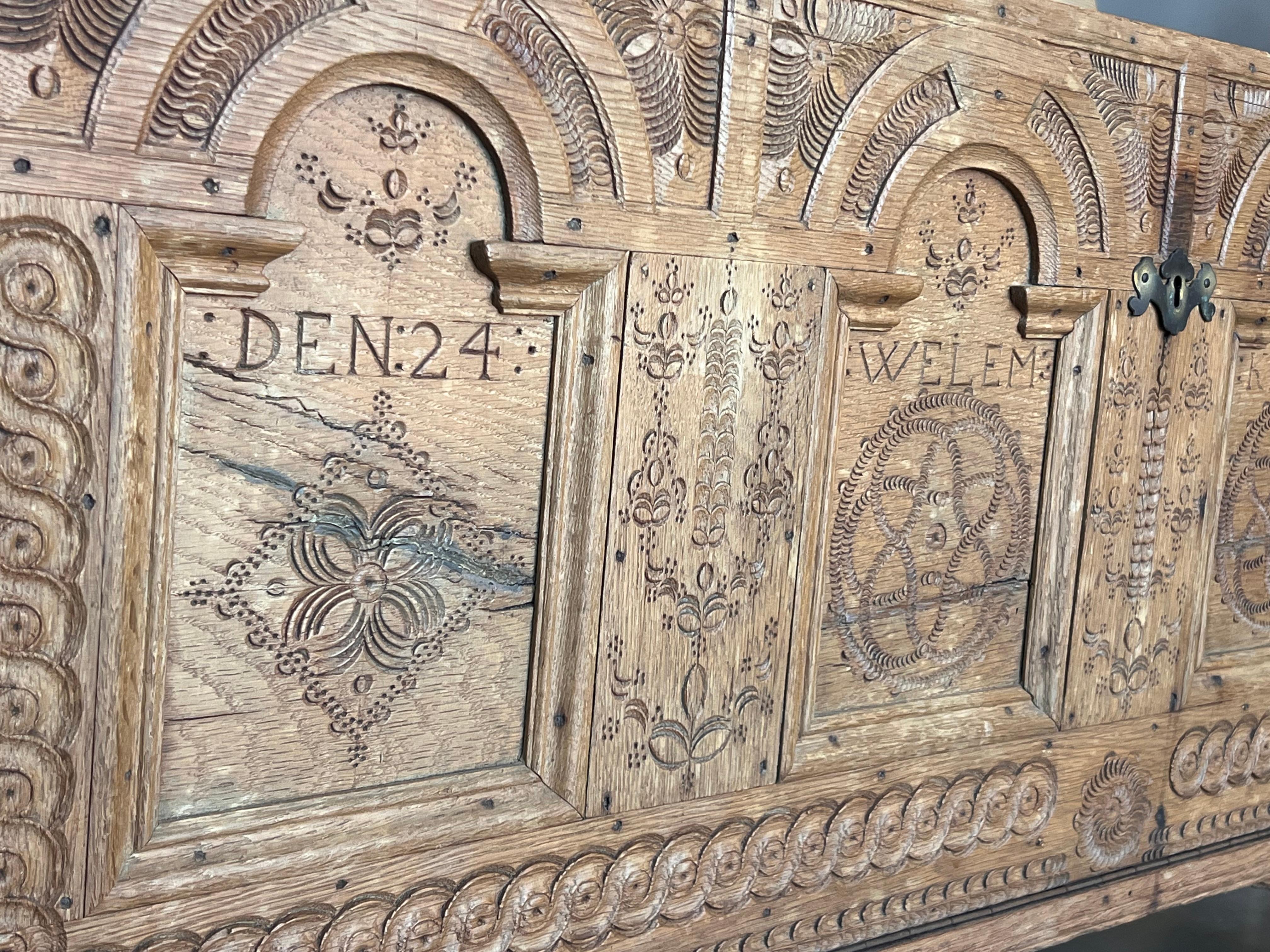 Baule in Oak sbiancato dei primi anni del XIX secolo con ferramenta originale in ferro in vendita 7