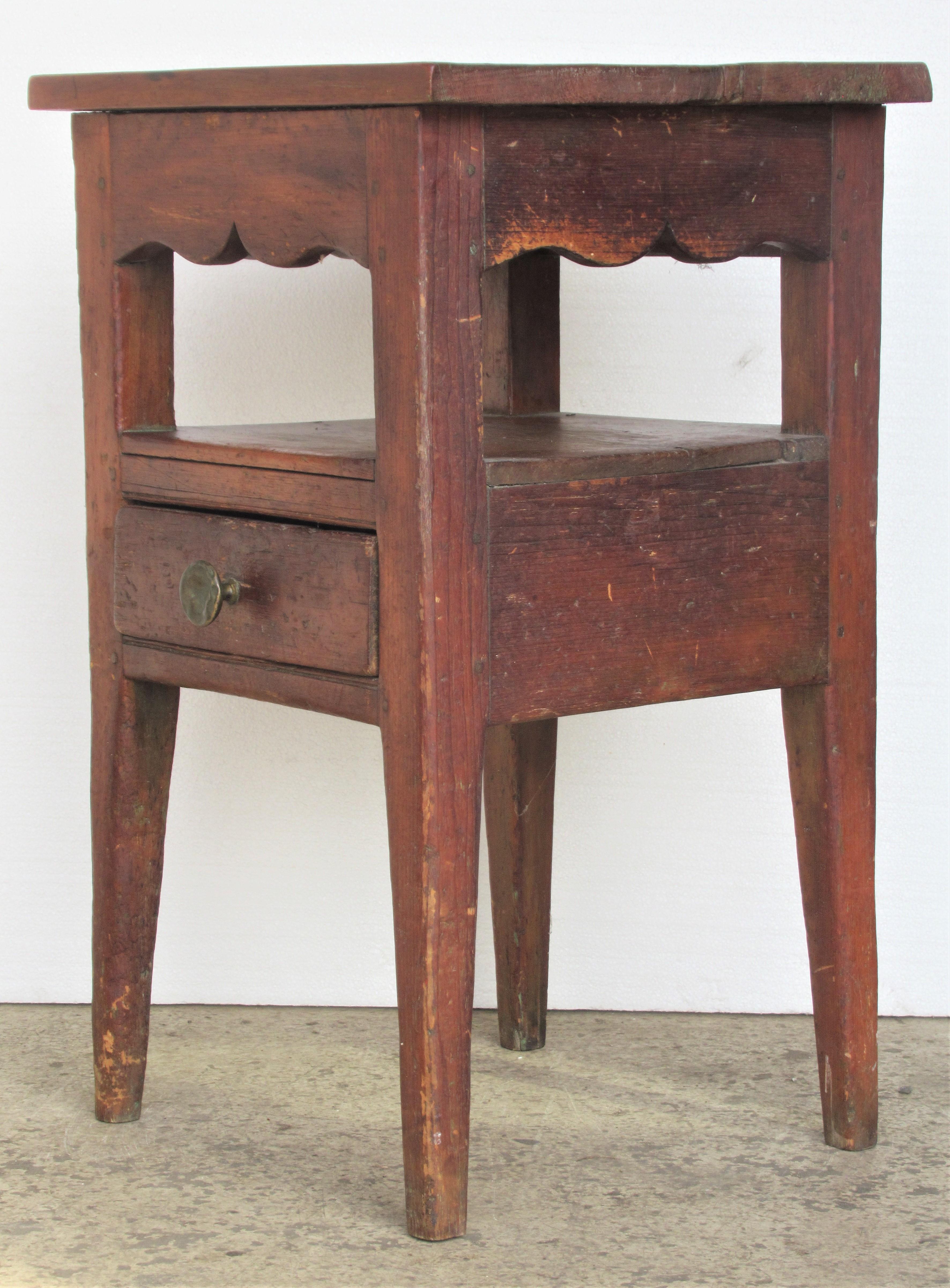 Rustic American Country Scallop Design Table - Circa 1820