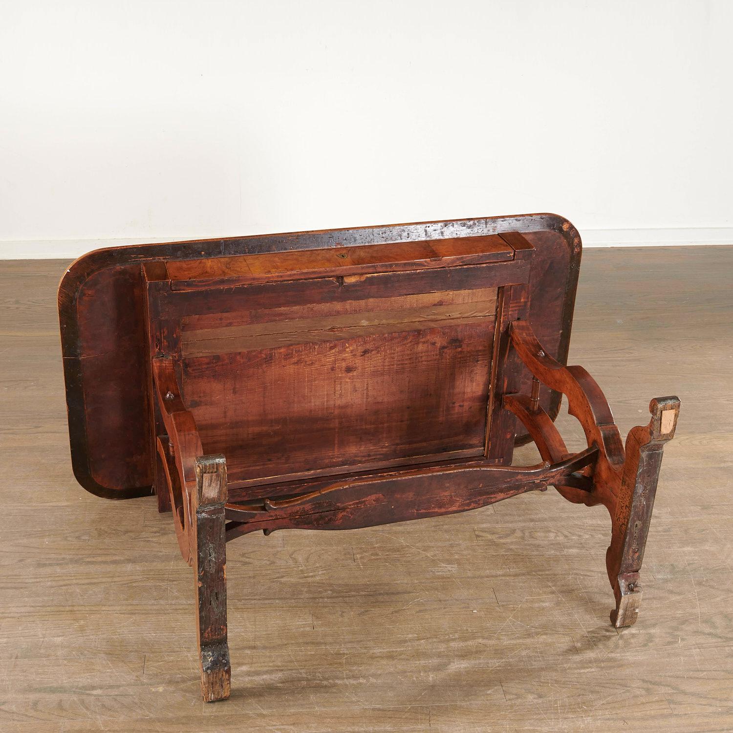 Biedermeier-Sofatisch/Schreibtisch aus dem frühen 19. Jahrhundert mit Leier-Form Trestle Base im Angebot 1