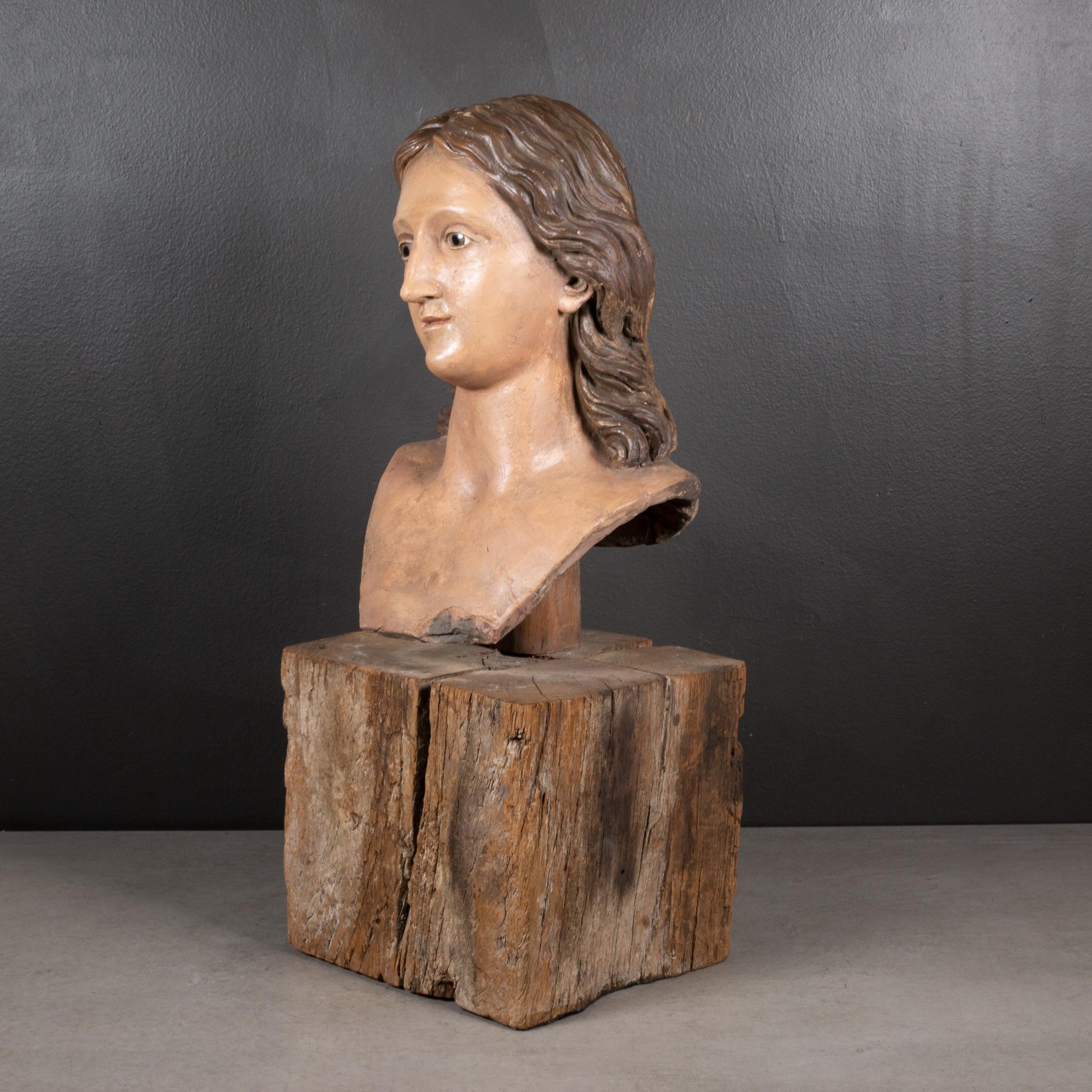 CIRCA

Un busto in terracotta dipinta dell'inizio del XIX secolo con occhi di vetro su una base di legno.

    CREATORE Sconosciuto.
    DATA DI FABBRICAZIONE 1800-1850 circa.
    MATERIALI E TECNICHE Terracotta, pittura, Wood.
    CONDIZIONE Buono.