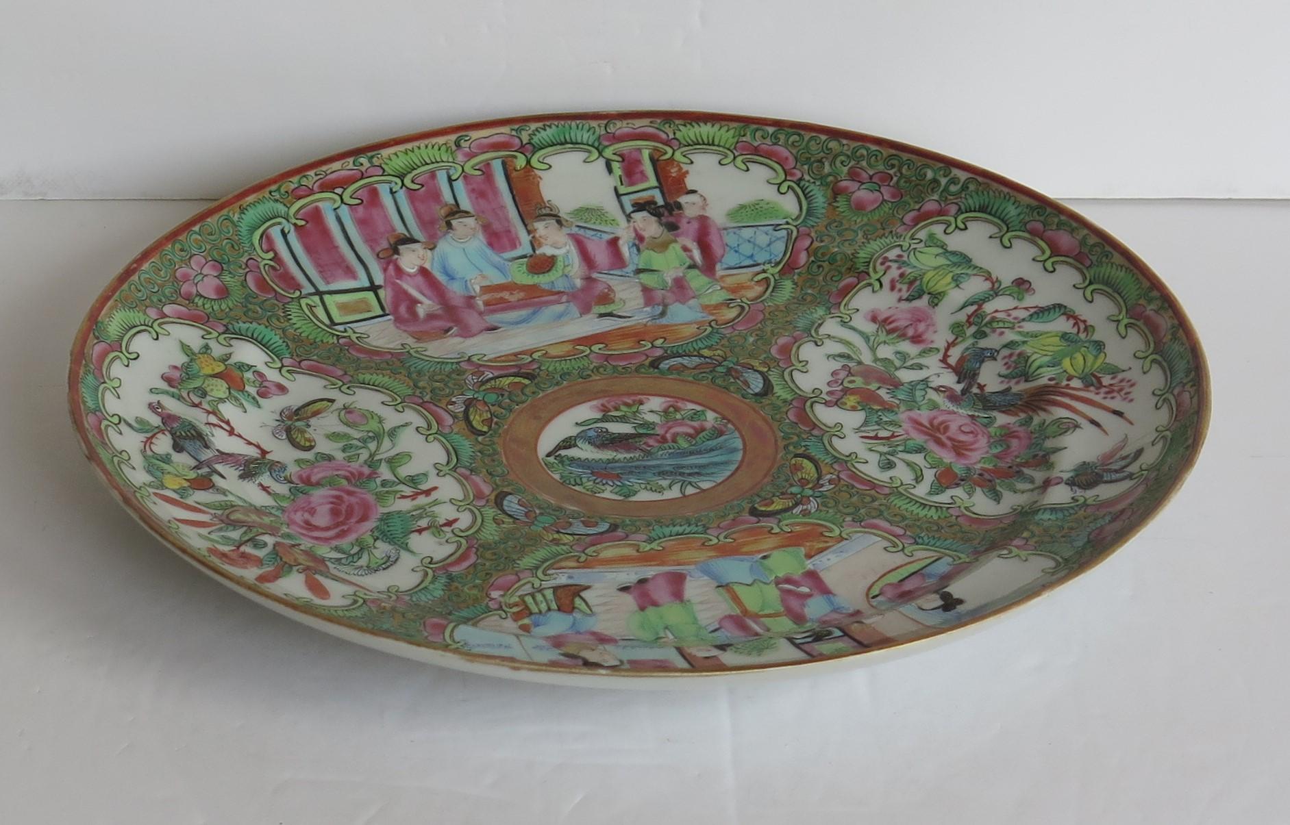 Chinese Export Porcelain Dinner Plate Rose Medallion, Qing Ca 1820 In Good Condition In Lincoln, Lincolnshire