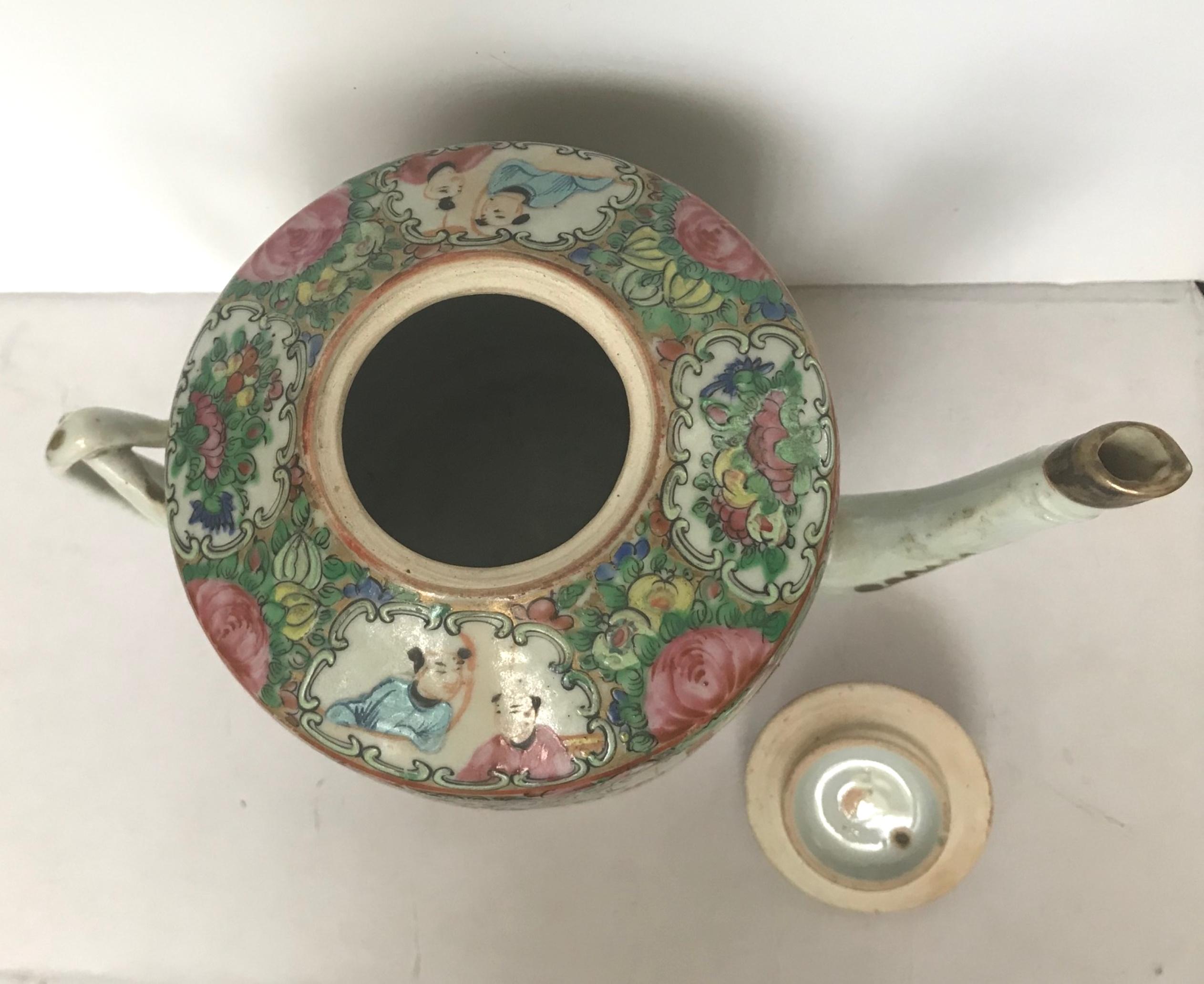 Early 19th Century Chinese Export Rose Medallion Branch Handle Porcelain Teapot 4