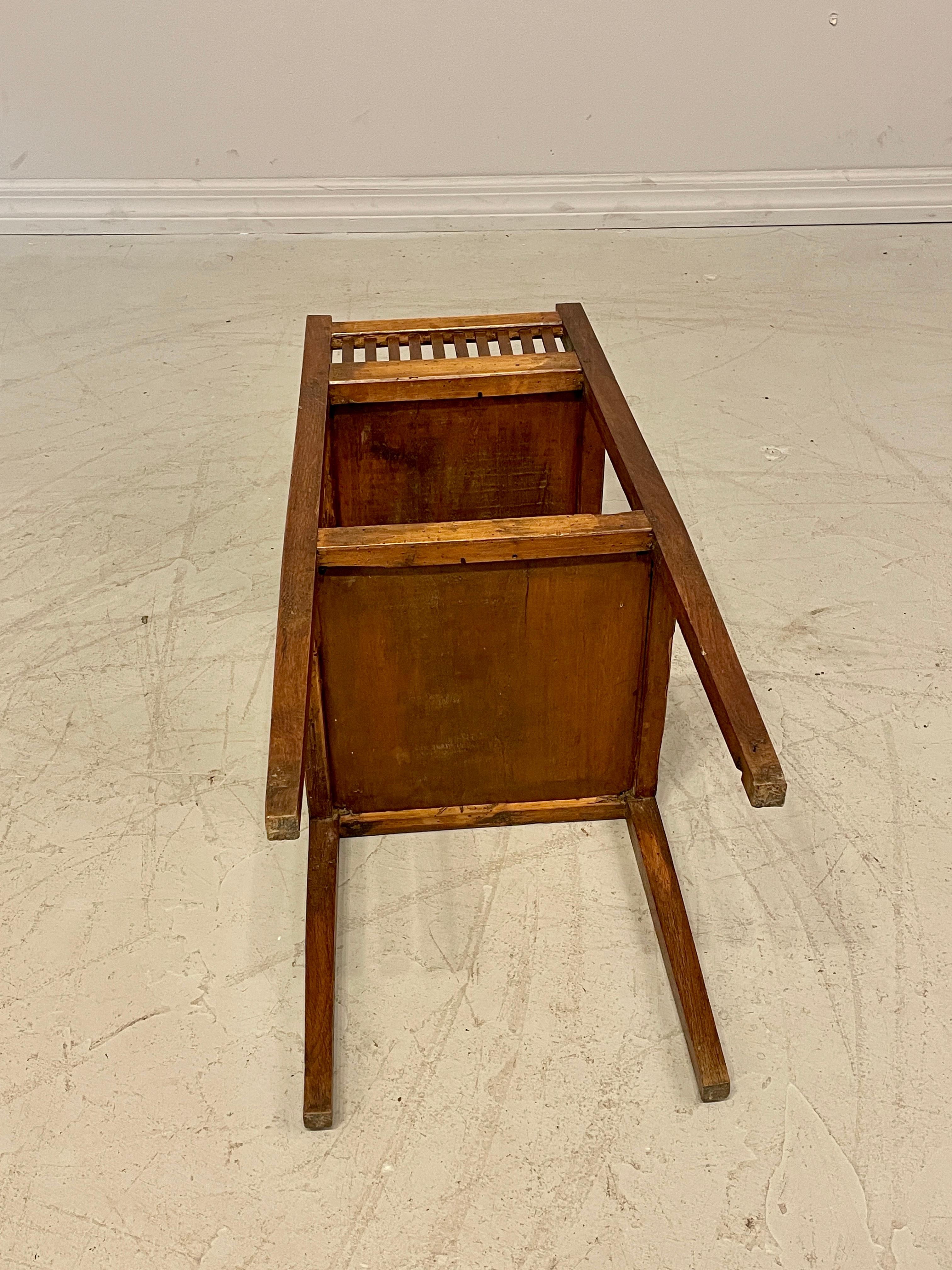 Early 19th c. Country French Two Tiers Side Table In Good Condition For Sale In Winter Park, FL