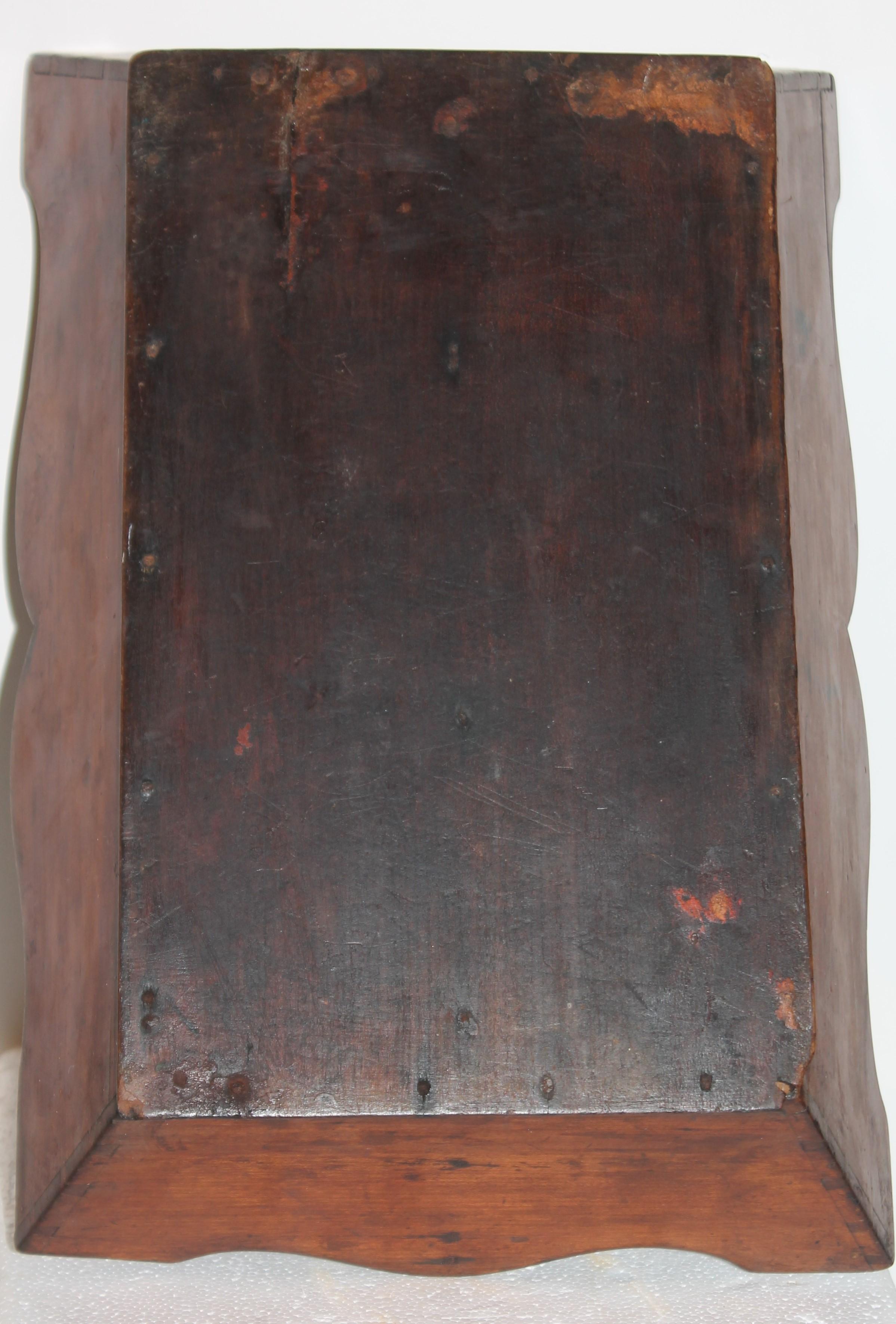 Early 19th C Cutlery Tray W/ Scallop Edges In Good Condition For Sale In Los Angeles, CA