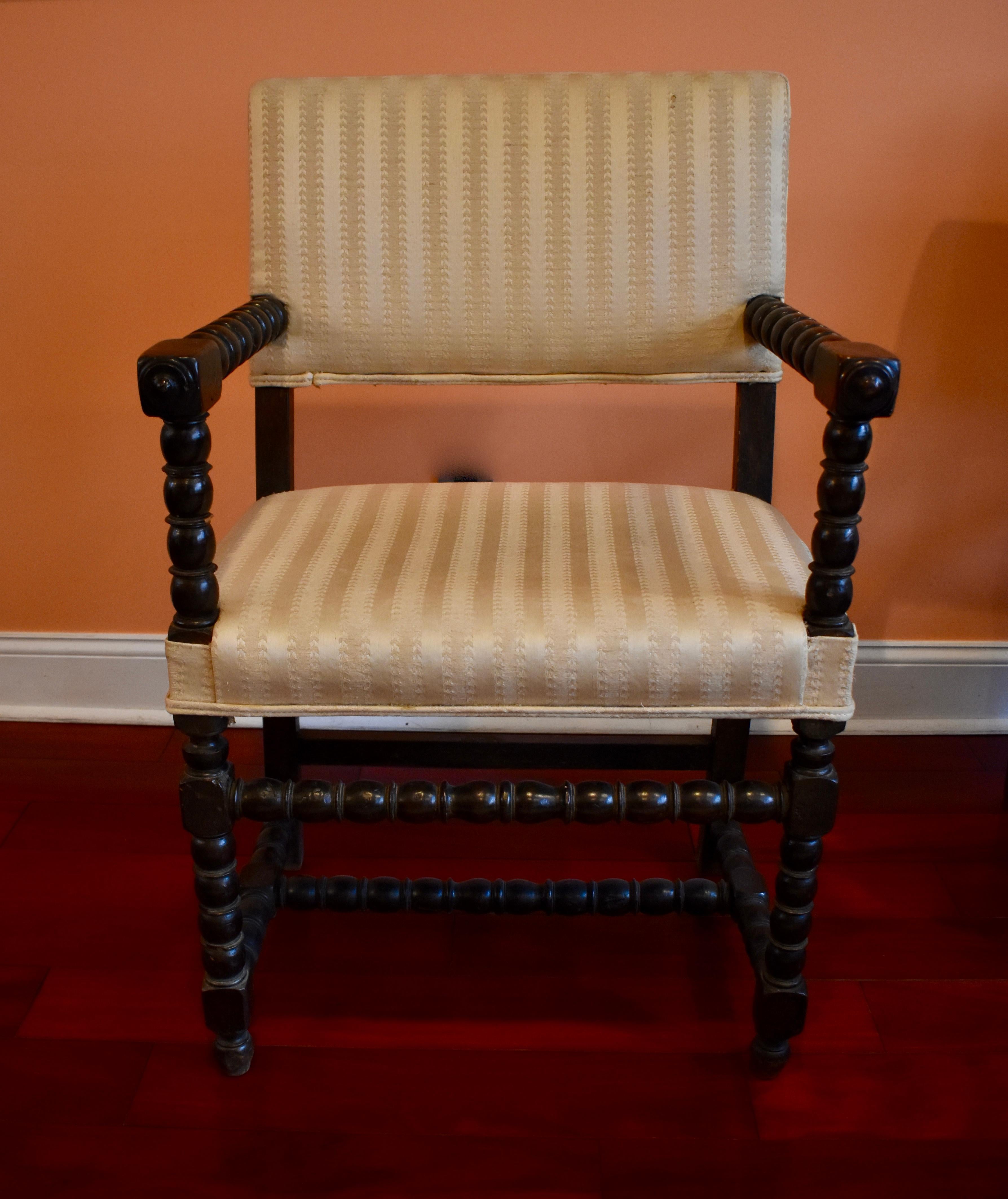 19th Century Dutch Colonial Ebonized Spindle Turned Wood Side Chairs, a Pair In Good Condition In Philadelphia, PA