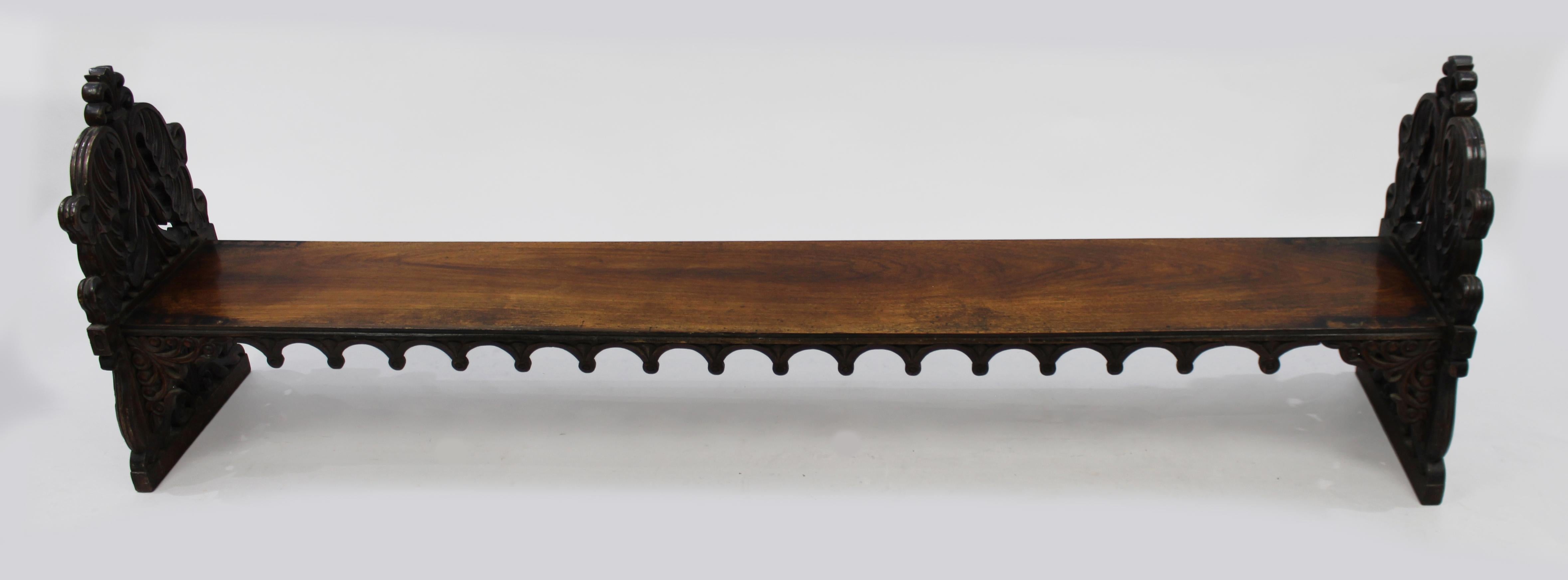 Début du 19ème siècle. Support de table d'autel ecclésiastique en bois de rose


Mesures : Longueur 168 cm 66 in

Largeur 32 cm 12 1/2 in

Hauteur 53 cm 21 in
 

Période 19ème siècle

Tabouret de prière

Bois de palissandre
 
 
Etat