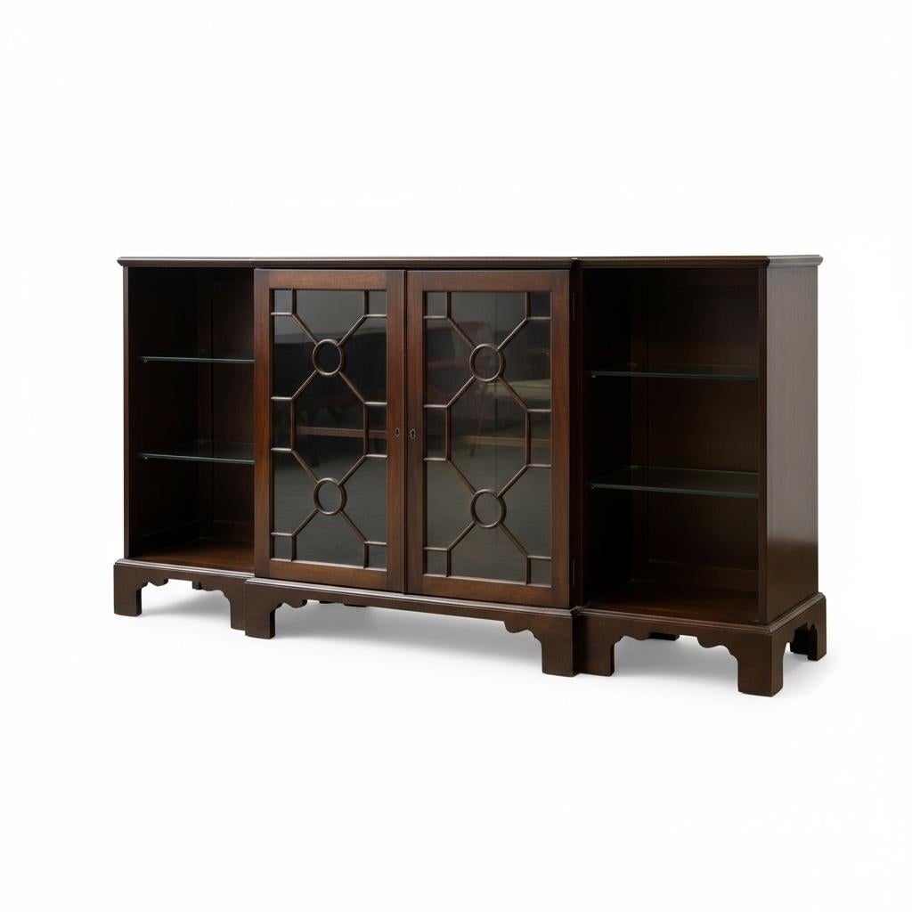 Principios del siglo XIX Librería china inglesa Chippendale de caoba tallada Inglés en venta