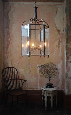 Enorme linterna de salón de bronce y vidrieras de una casa de campo inglesa de principios del siglo XIX