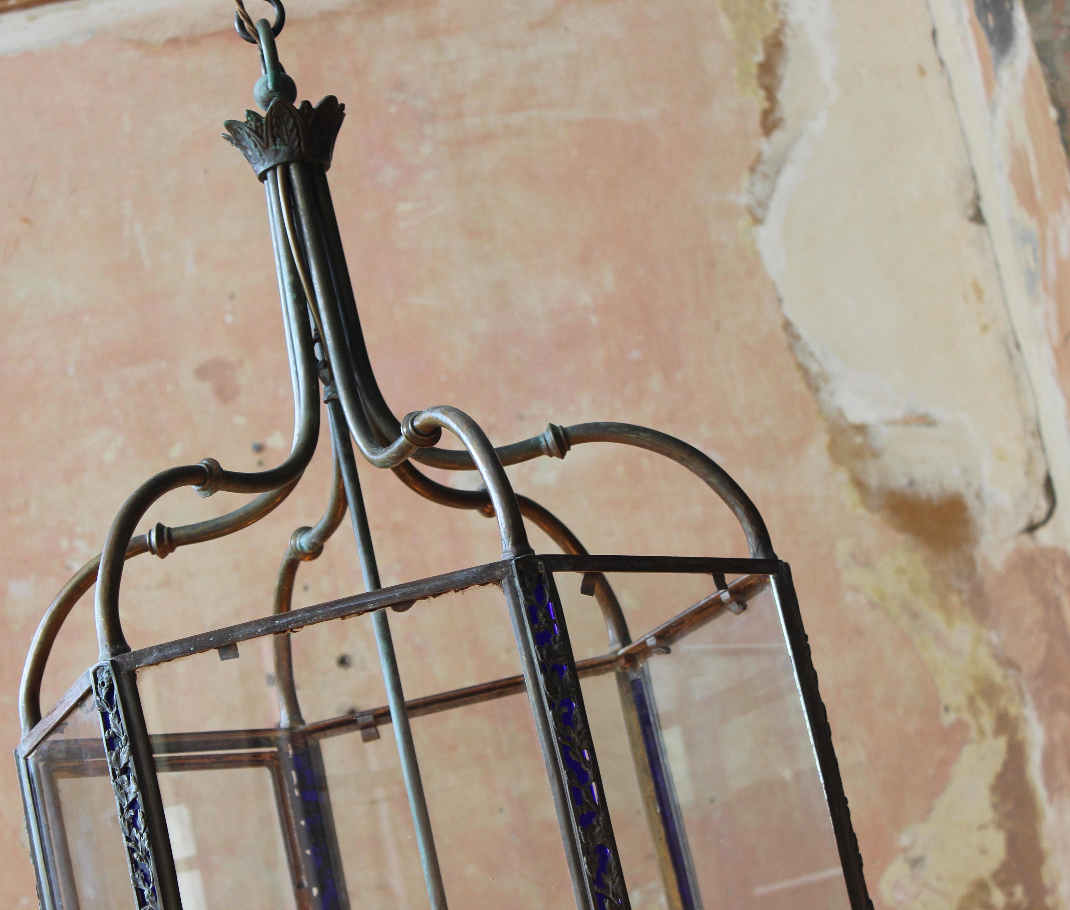 Frühes 19. Jh. Englisches Landhaus Riesige Bronze- und Glasmalerei-Hallenlaterne  im Zustand „Gut“ im Angebot in Lowestoft, GB