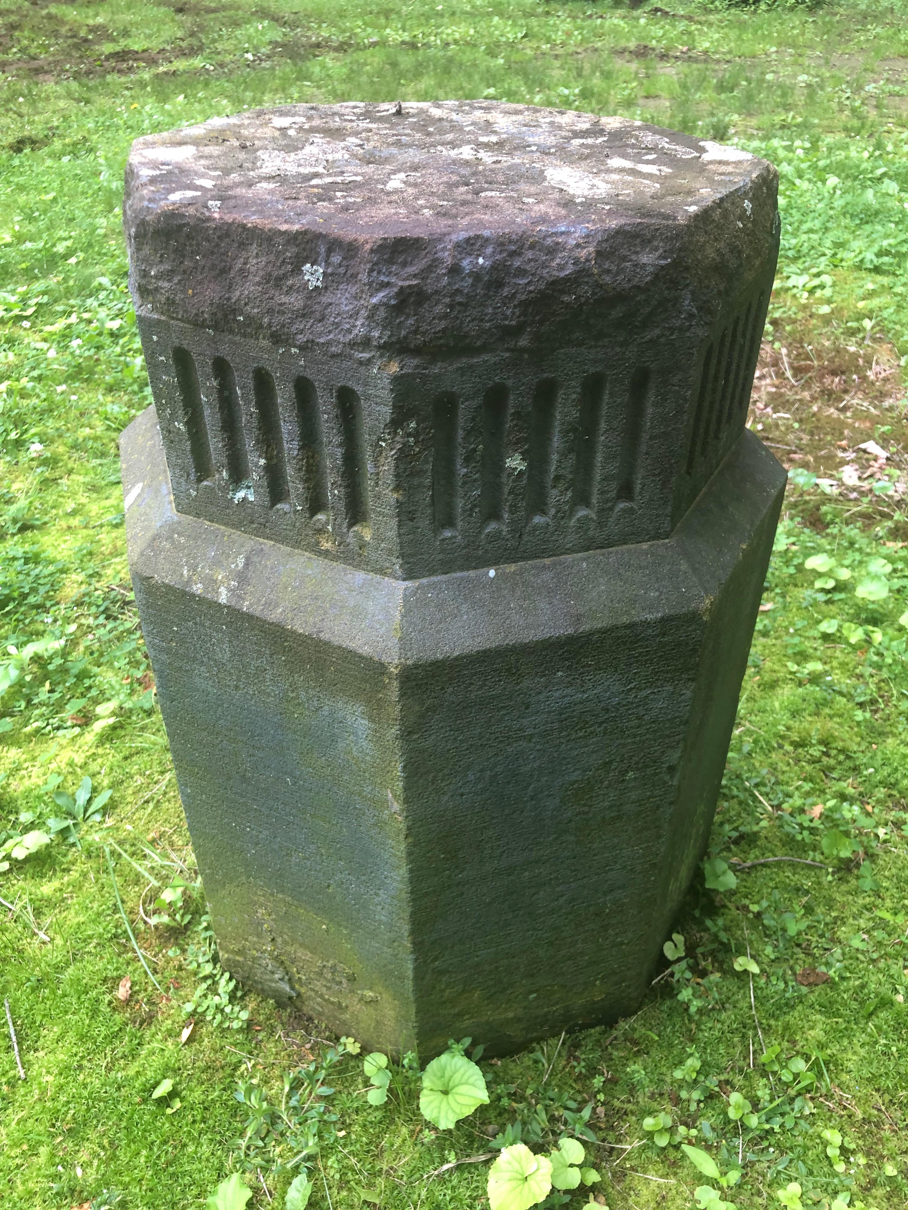 Early 19th C English Hand-Carved Octagonal Yorkstone Pedestal In Good Condition In Woodbury, CT