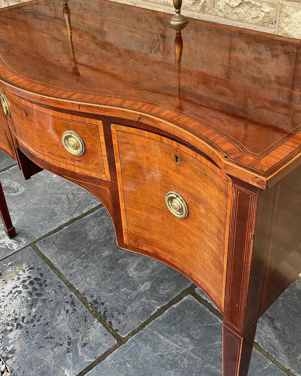  Early 19th C. English Inlaid Figured Mahogany Hepp. Style Serpentine Sideboard In Good Condition For Sale In Charleston, SC