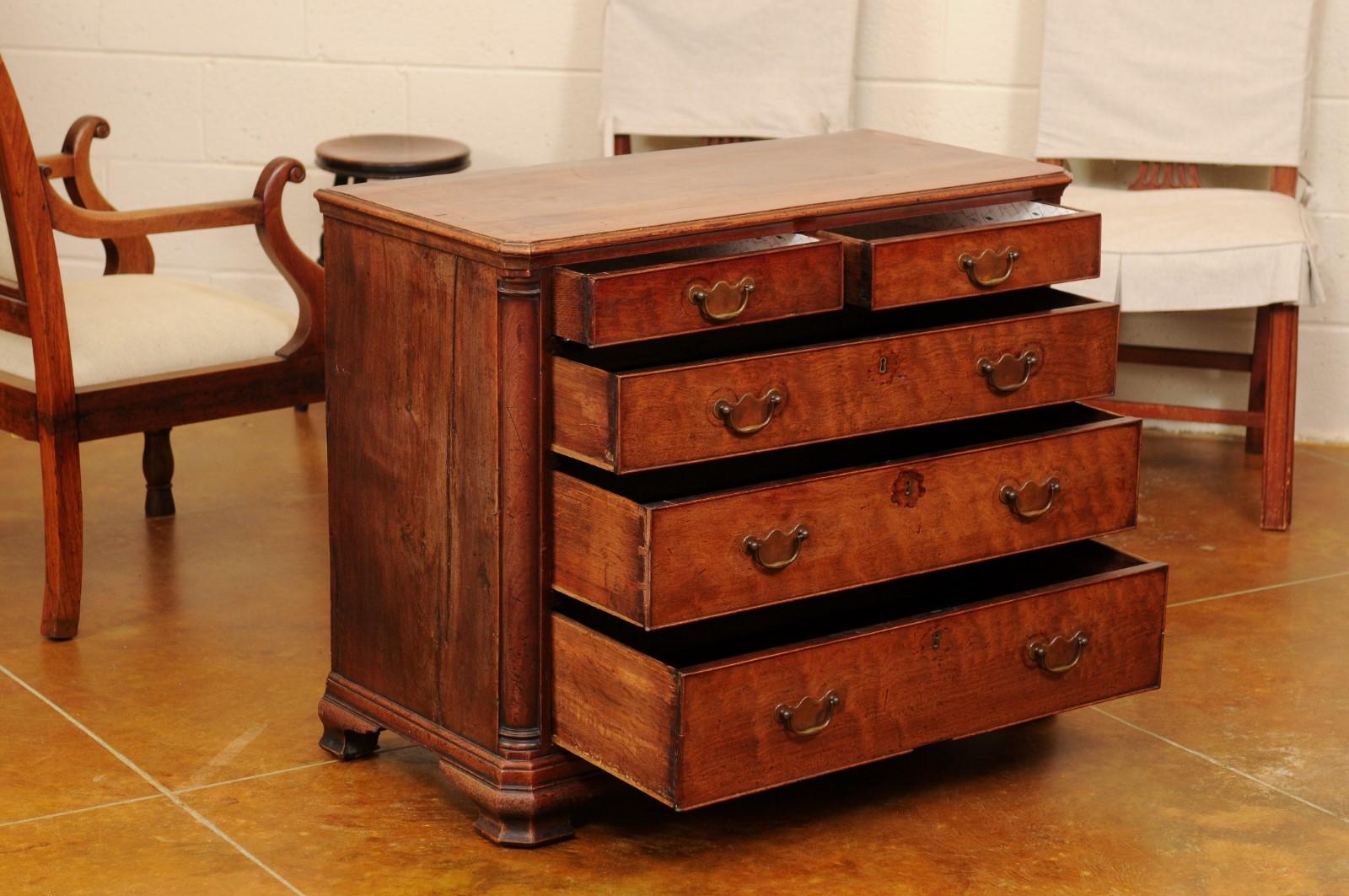 Early 19th C. English Mahogany Chest with Rounded Columnar Corners & 5 Drawers In Good Condition For Sale In Atlanta, GA