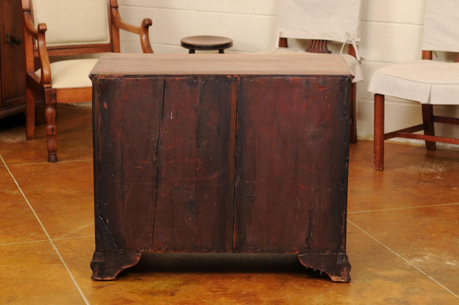 Early 19th C. English Mahogany Chest with Rounded Columnar Corners & 5 Drawers For Sale 4