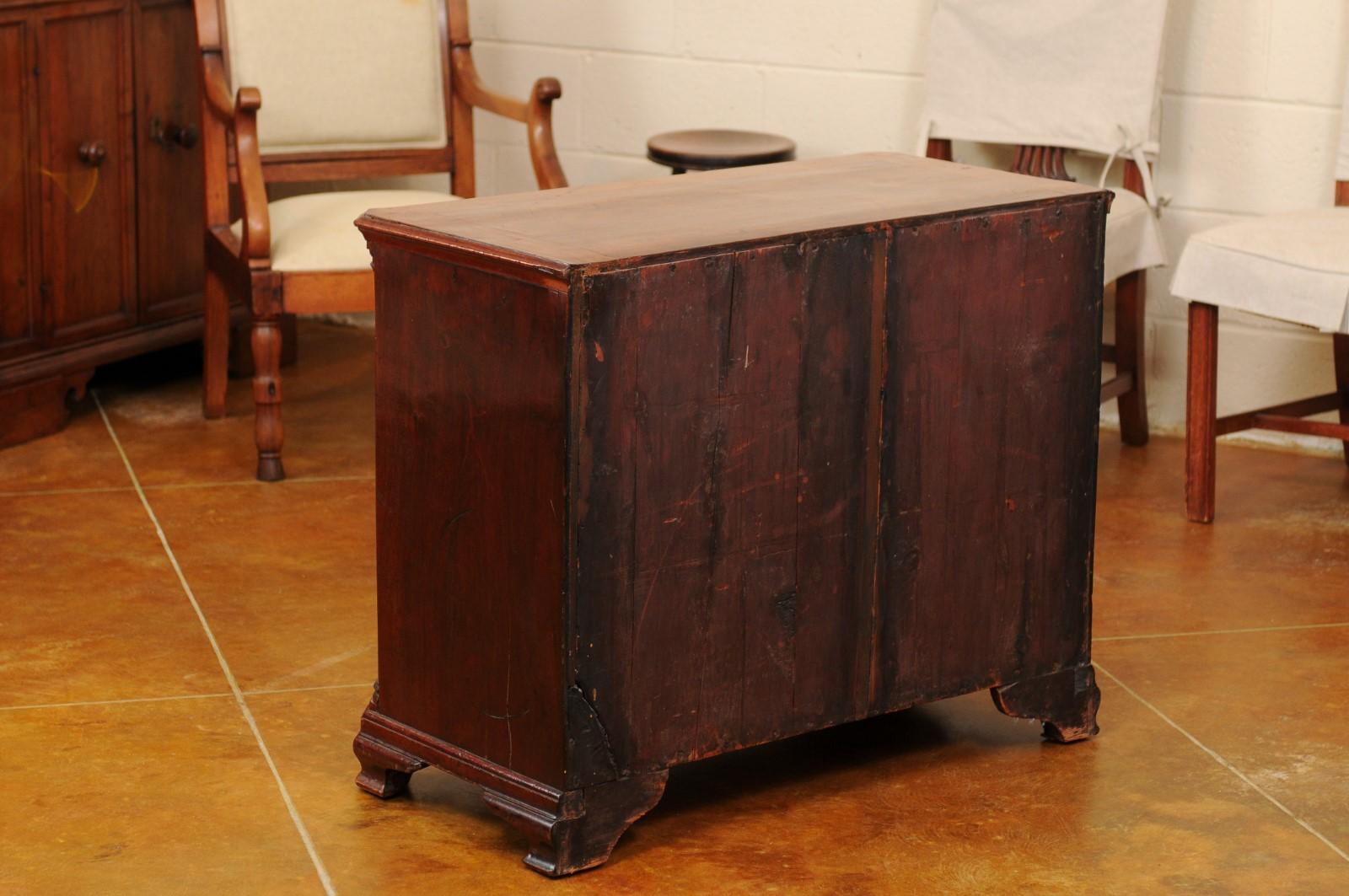 Early 19th C. English Mahogany Chest with Rounded Columnar Corners & 5 Drawers For Sale 5