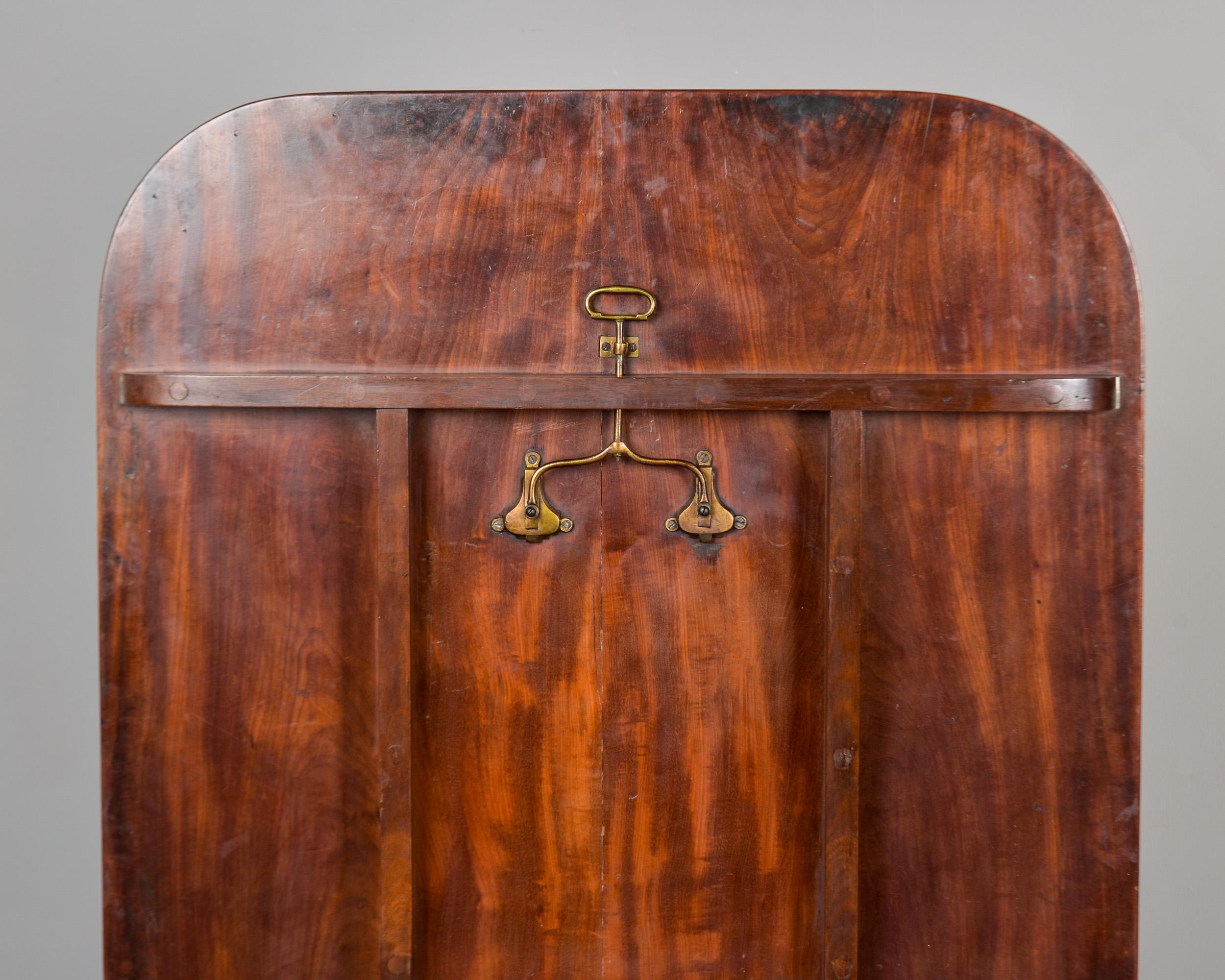 Mesa de desayuno basculante de caoba inglesa de principios del siglo XIX en venta 5