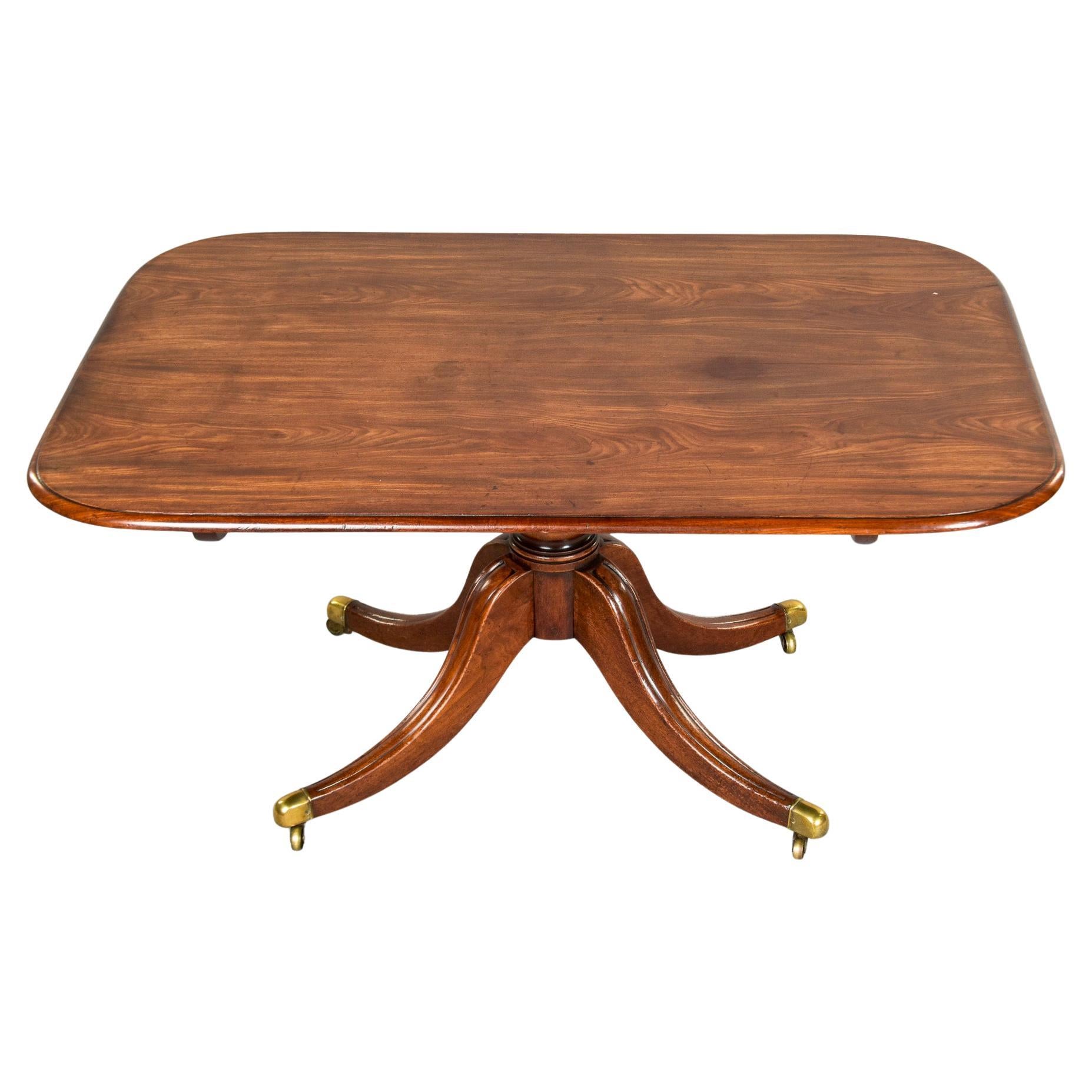 Mesa de desayuno basculante de caoba inglesa de principios del siglo XIX