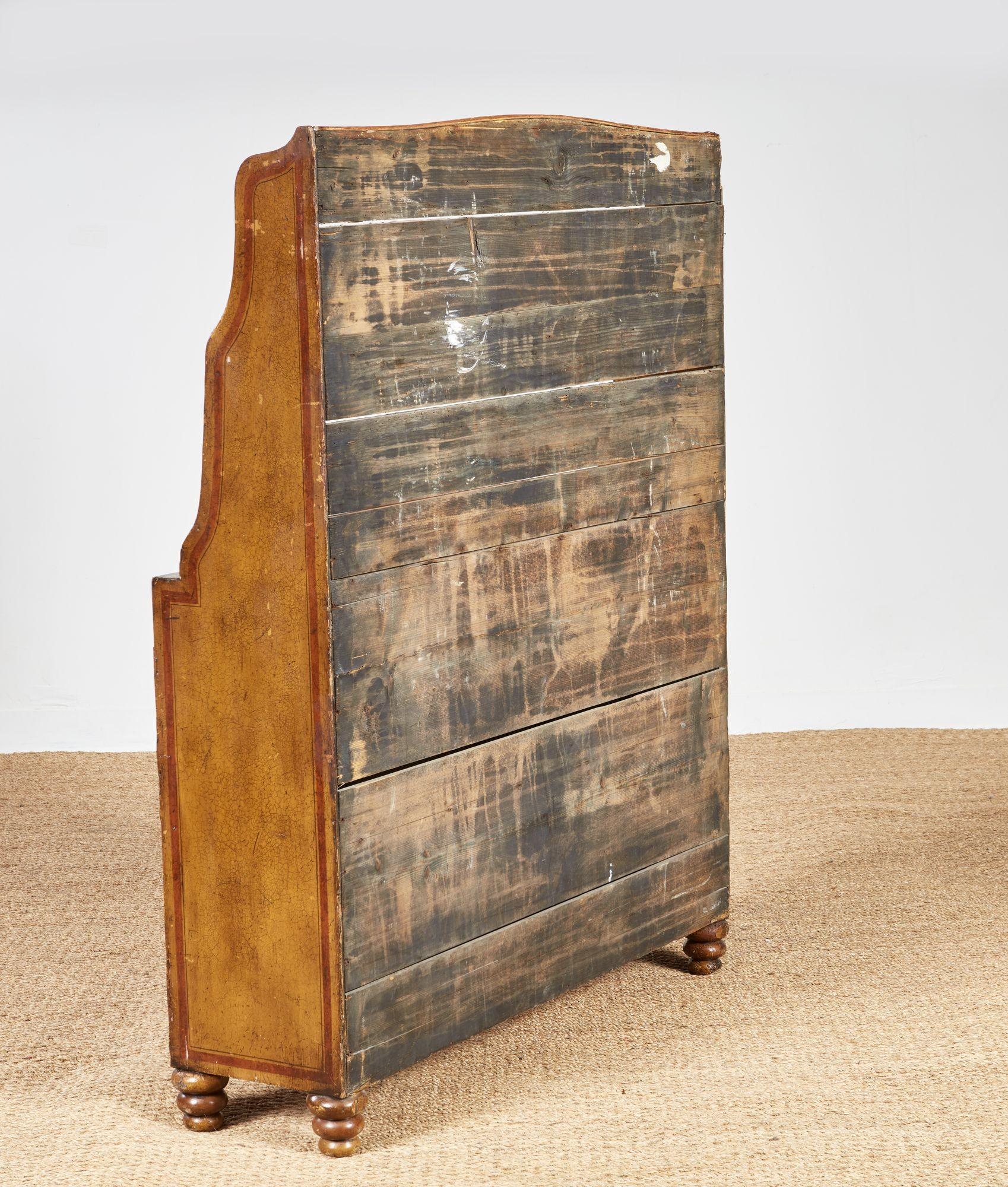 Inizio del XIX secolo. Mobile libreria a cascata dipinto all'inglese in vendita 7