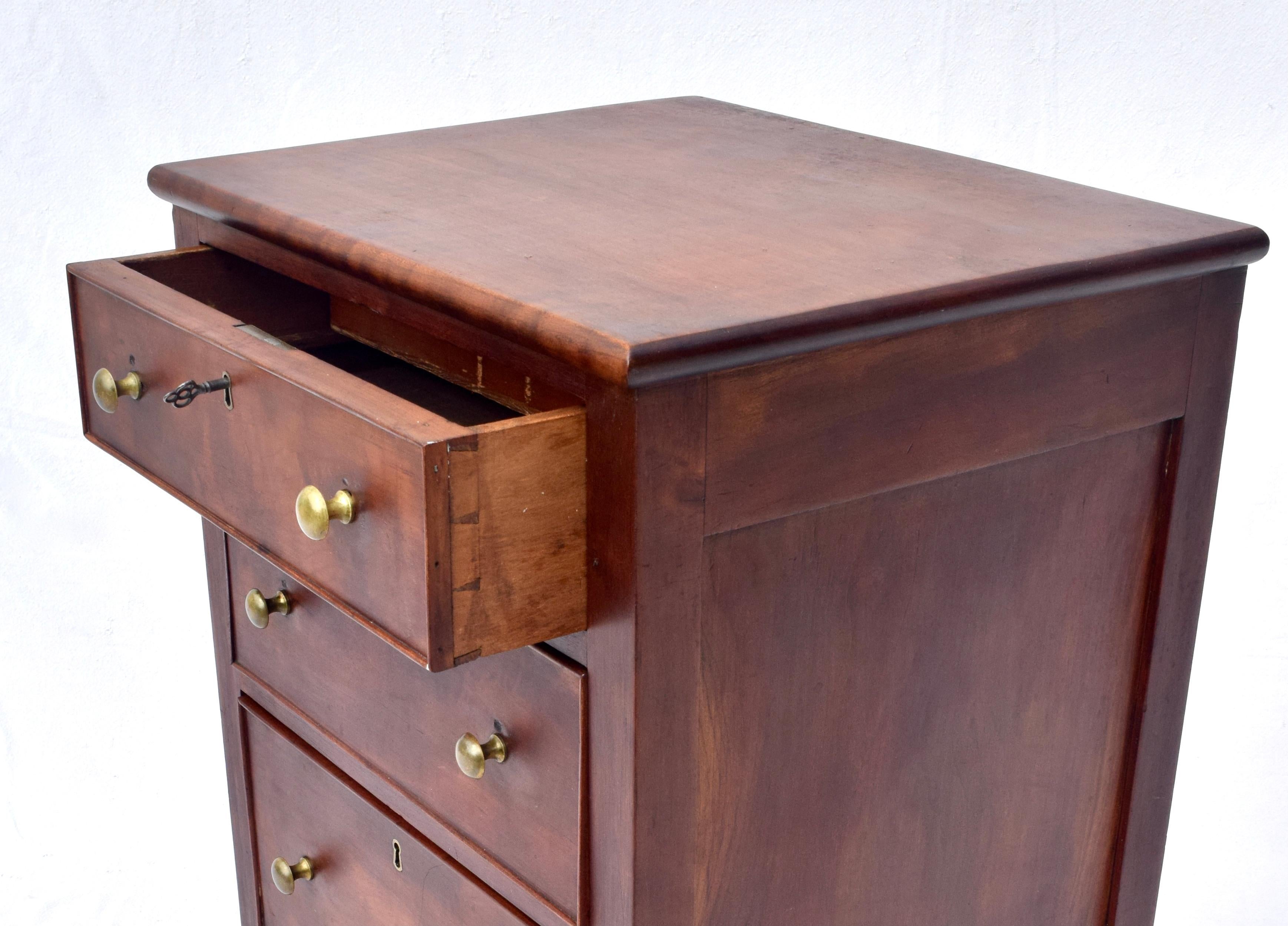Sheraton Early 19th C. Federal Period Mahogany Chest of Drawers
