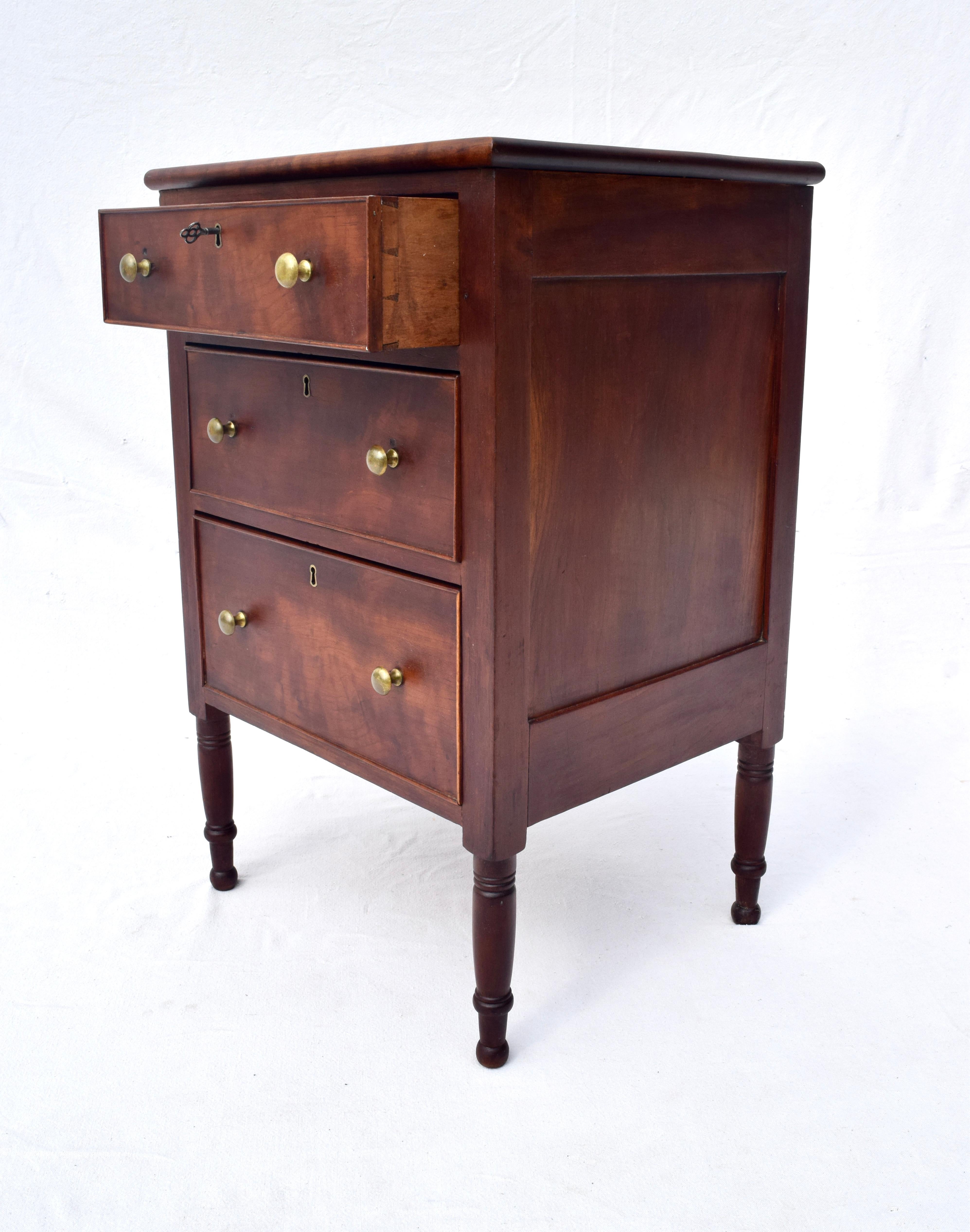 American Early 19th C. Federal Period Mahogany Chest of Drawers
