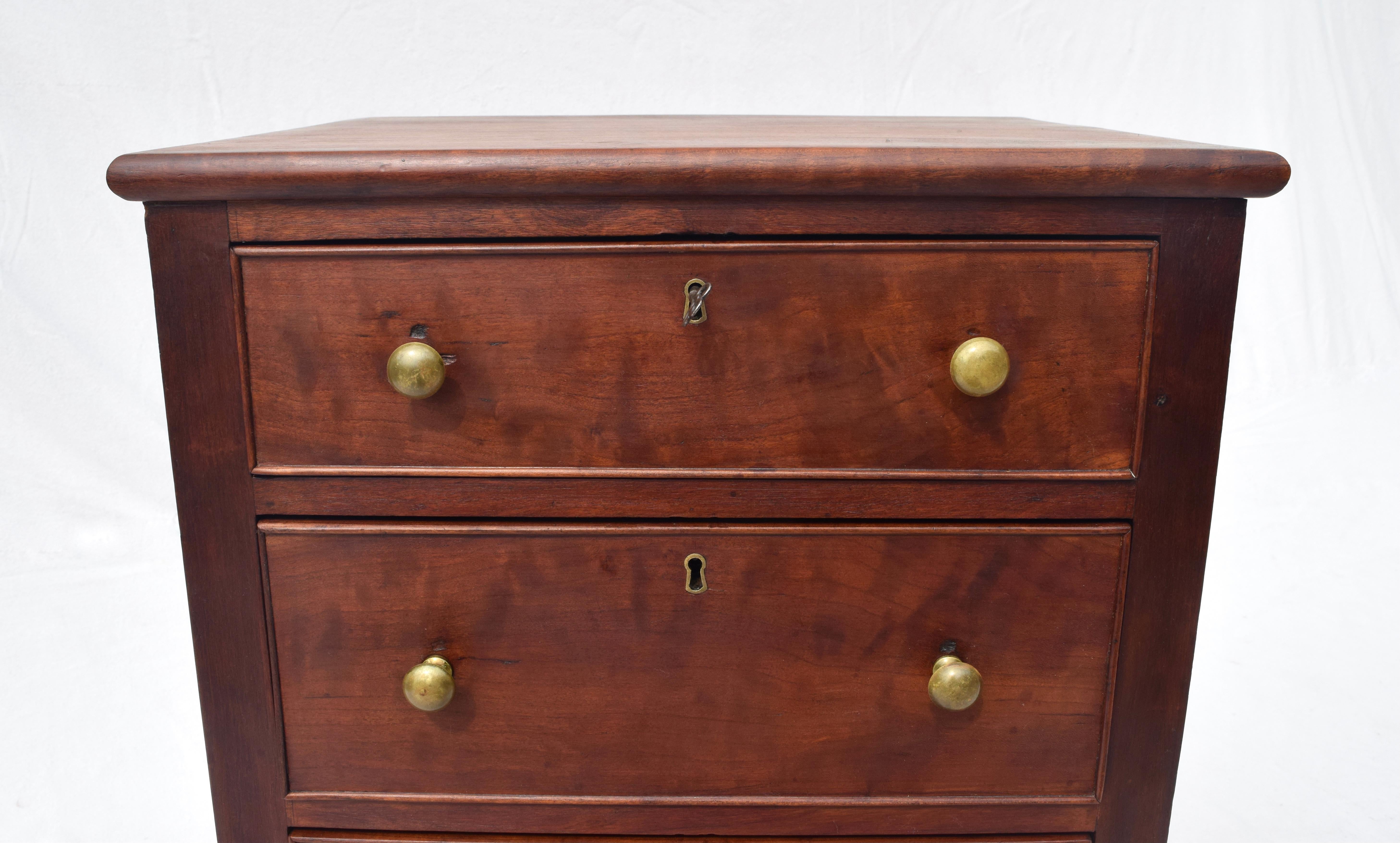 Early 19th C. Federal Period Mahogany Chest of Drawers 1