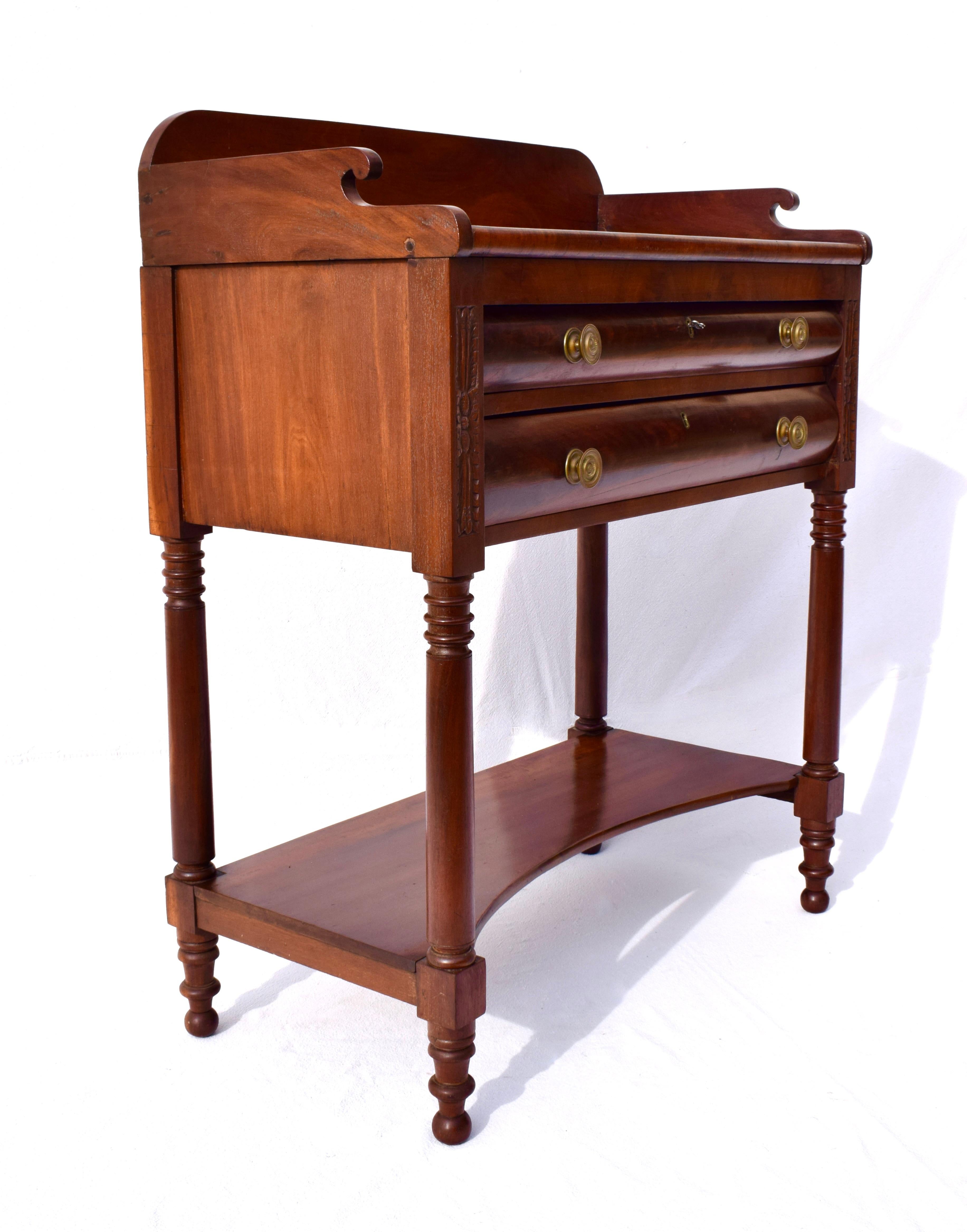 Credenza in mogano A.I.C. In condizioni buone in vendita a Southampton, NJ