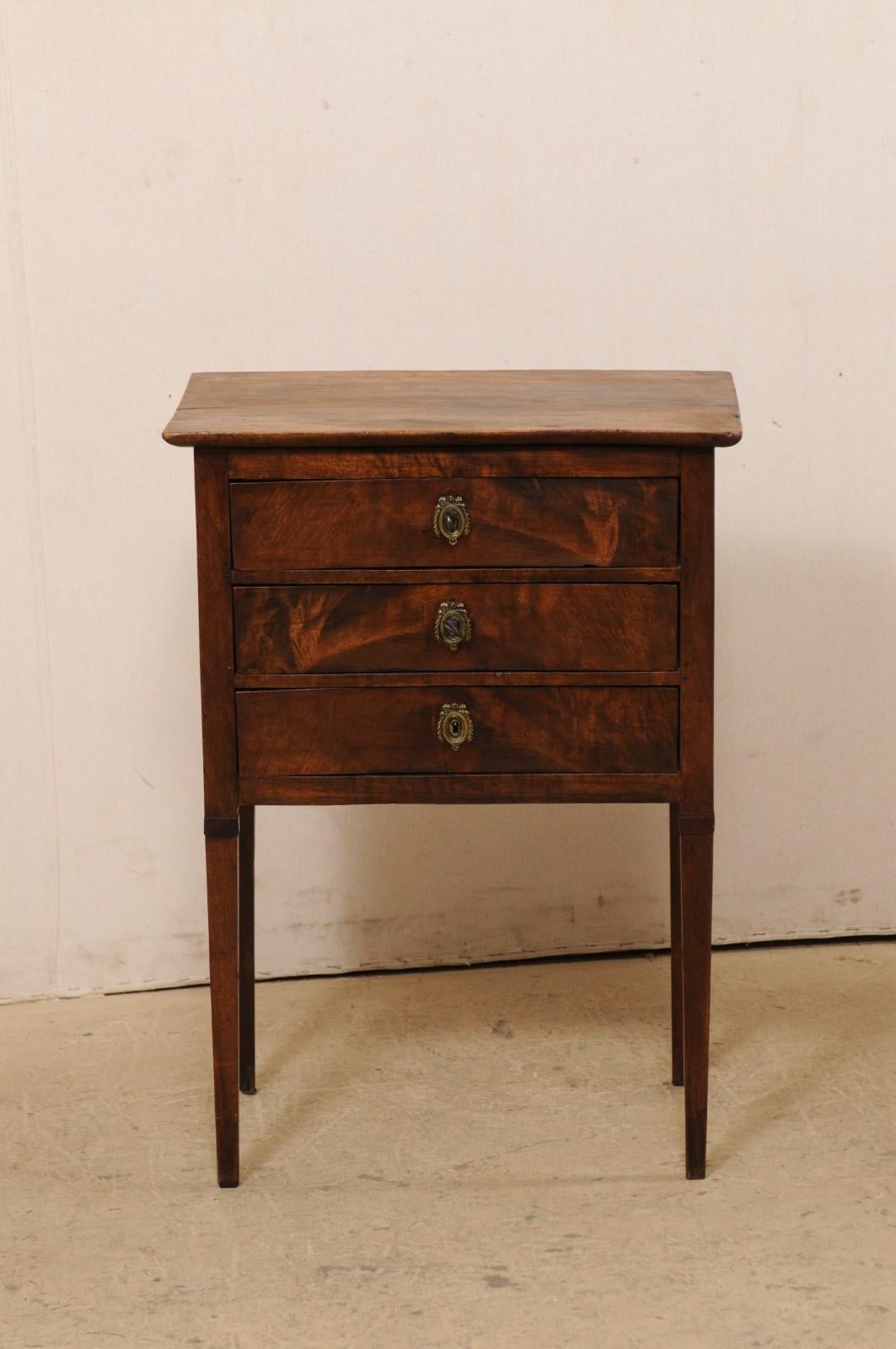 French 3-Drawer Side-Chest Nicely Raised on Tapering Squared Legs For Sale 4