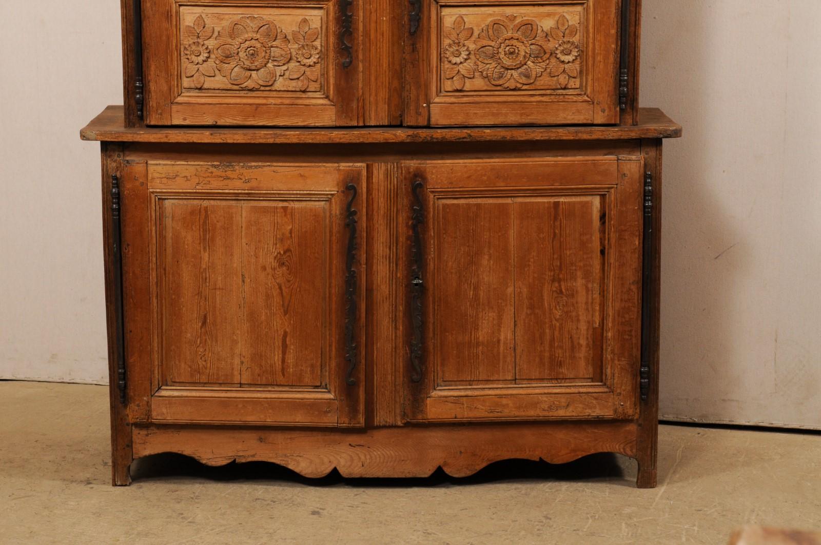 19th Century French Buffet à Deux-Corps Adorn with Beautifully Carved Florals