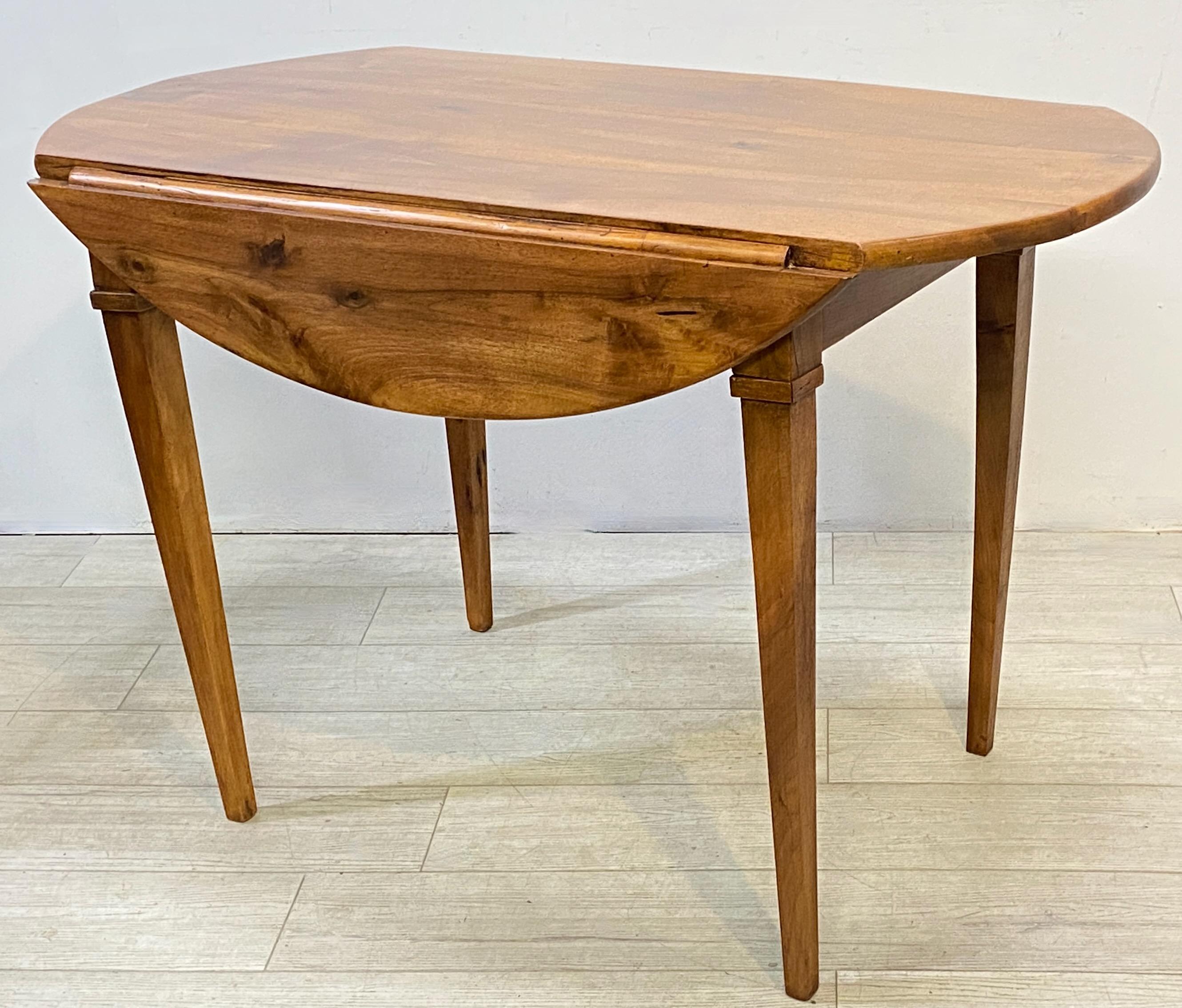 Solid cherry wood elliptical shape drop leaf dining table with single cutlery drawer.
A simple, practical, useful design, sturdy and sound.
Recently re-finished.
France, late 18th-early 19th century.