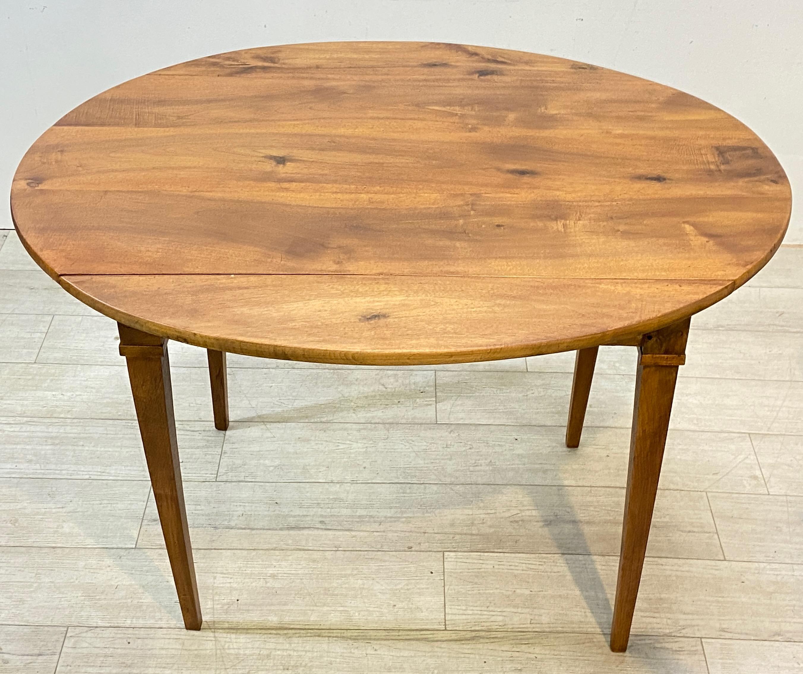 Early 19th C French Cherry Wood Elliptical Drop Leaf Dining Table, circa 1800 For Sale 3