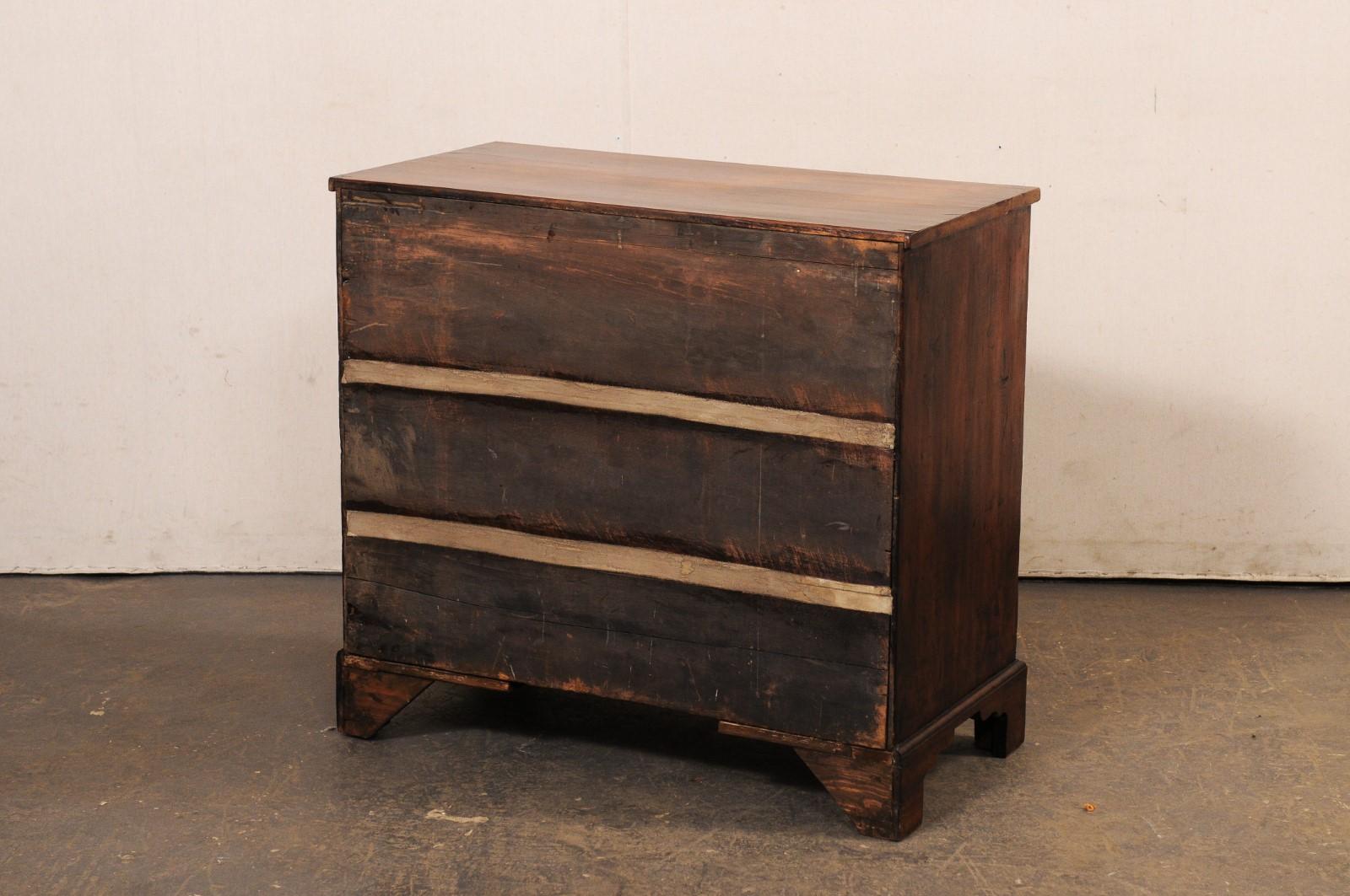 Commode francese in mogano dell'inizio del XIX secolo, dal design pulito e piacevole in vendita 2