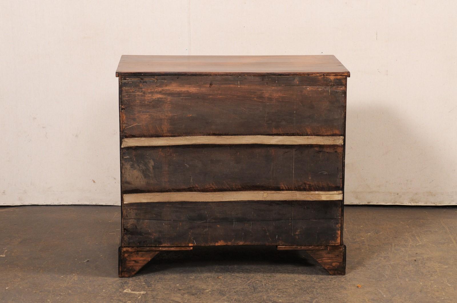 Commode francese in mogano dell'inizio del XIX secolo, dal design pulito e piacevole in vendita 3