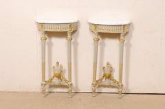 Petites consoles murales néoclassiques françaises du début du XIXe siècle sculptées et dotées d'un plateau en marbre