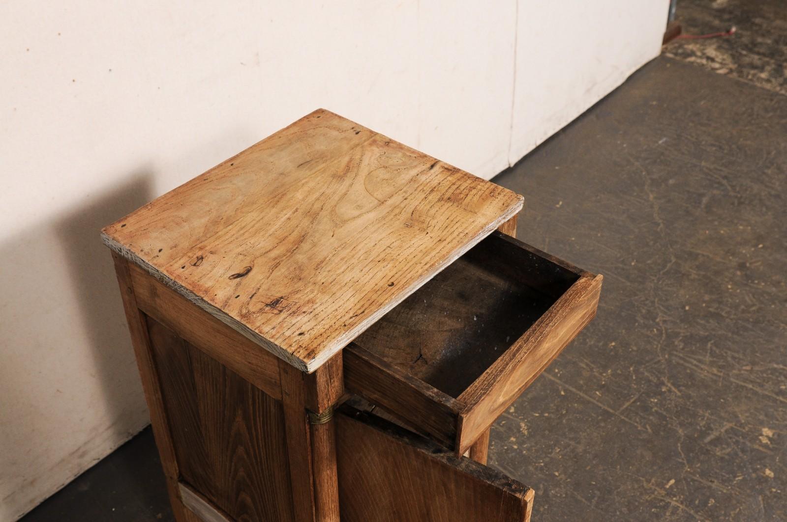 Cassapanca francese di piccole dimensioni dell'inizio del XIX secolo con accenti in ottone in vendita 6