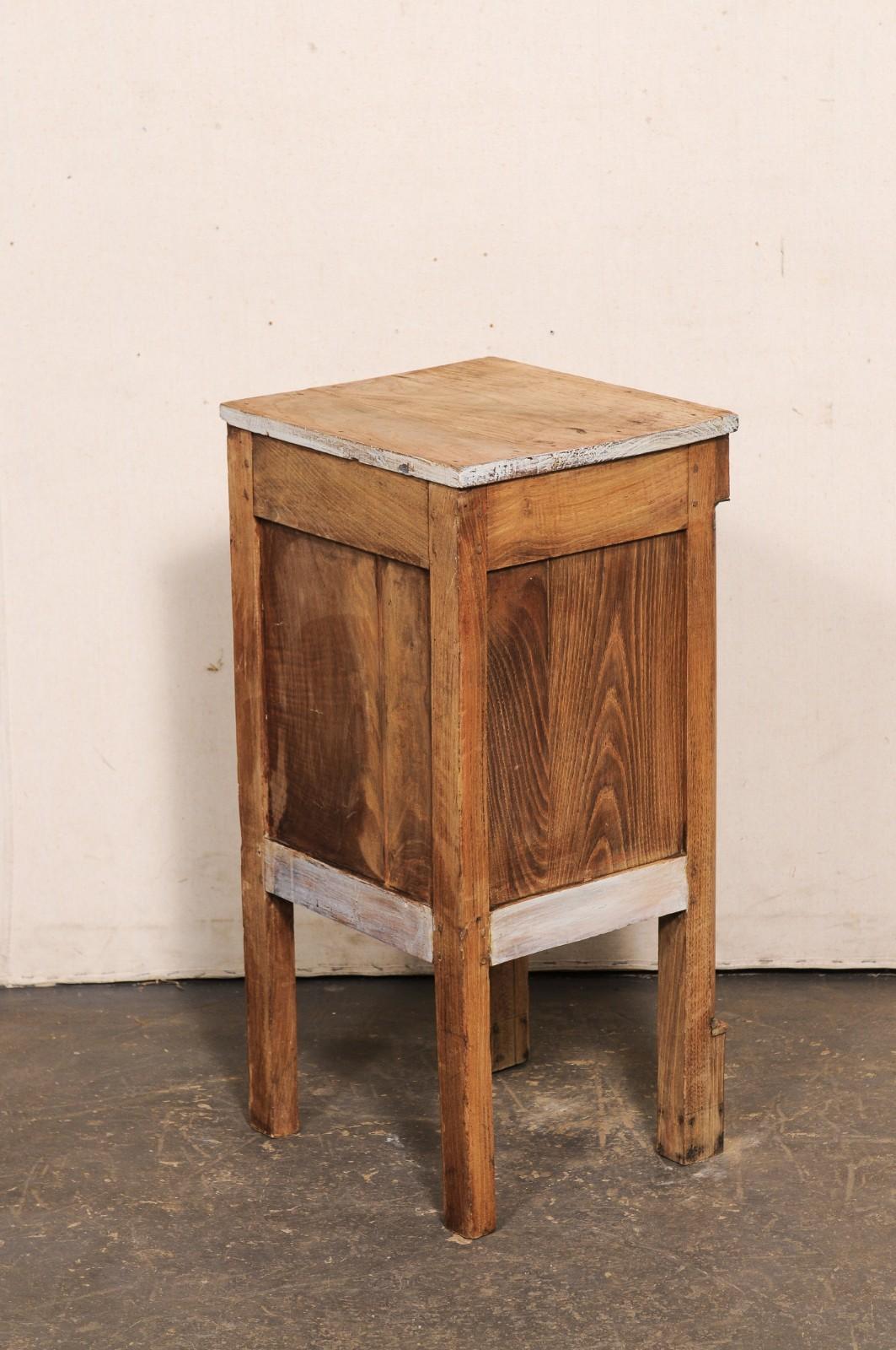 Francese Cassapanca francese di piccole dimensioni dell'inizio del XIX secolo con accenti in ottone in vendita