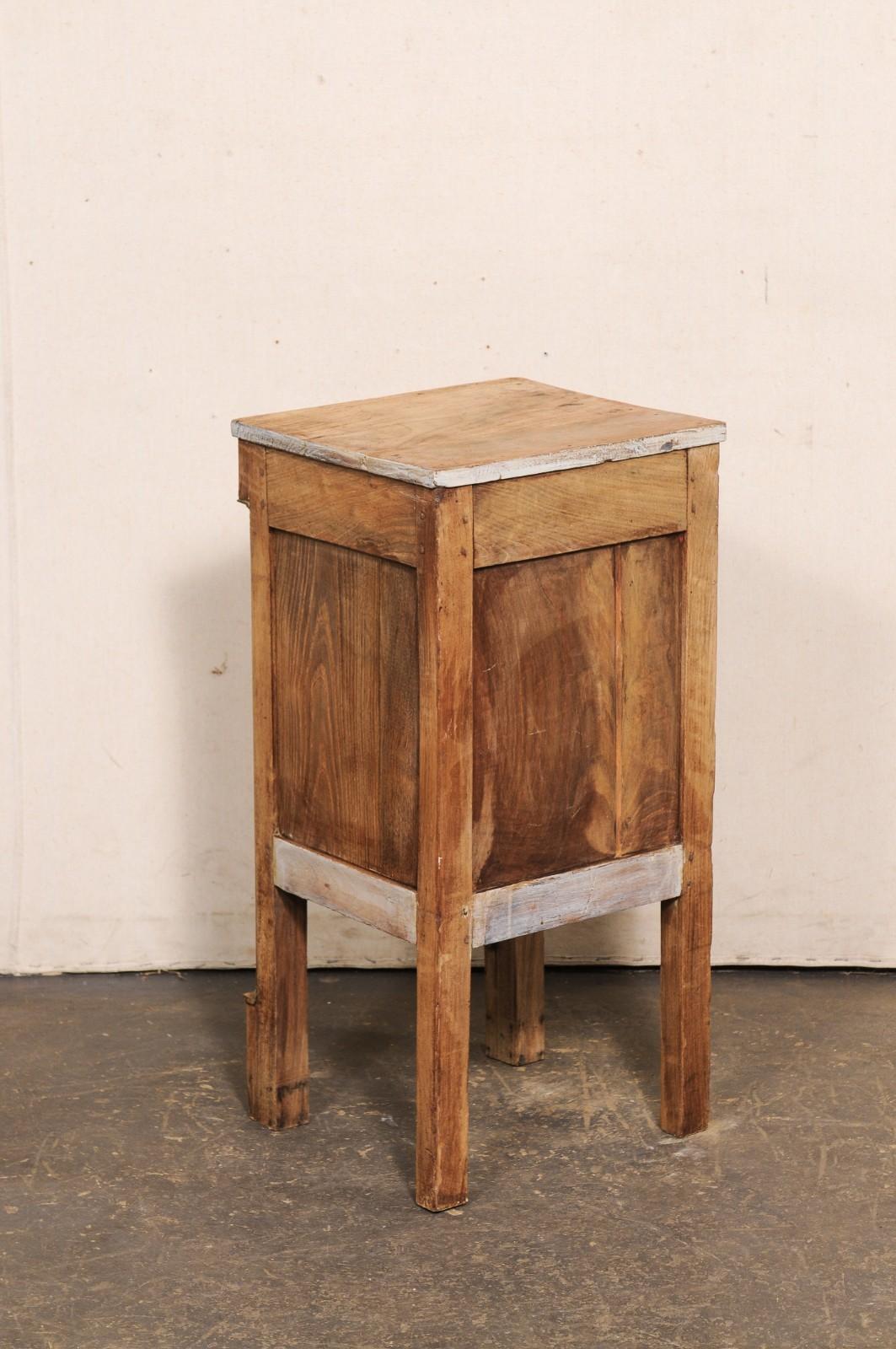 Legno Cassapanca francese di piccole dimensioni dell'inizio del XIX secolo con accenti in ottone in vendita