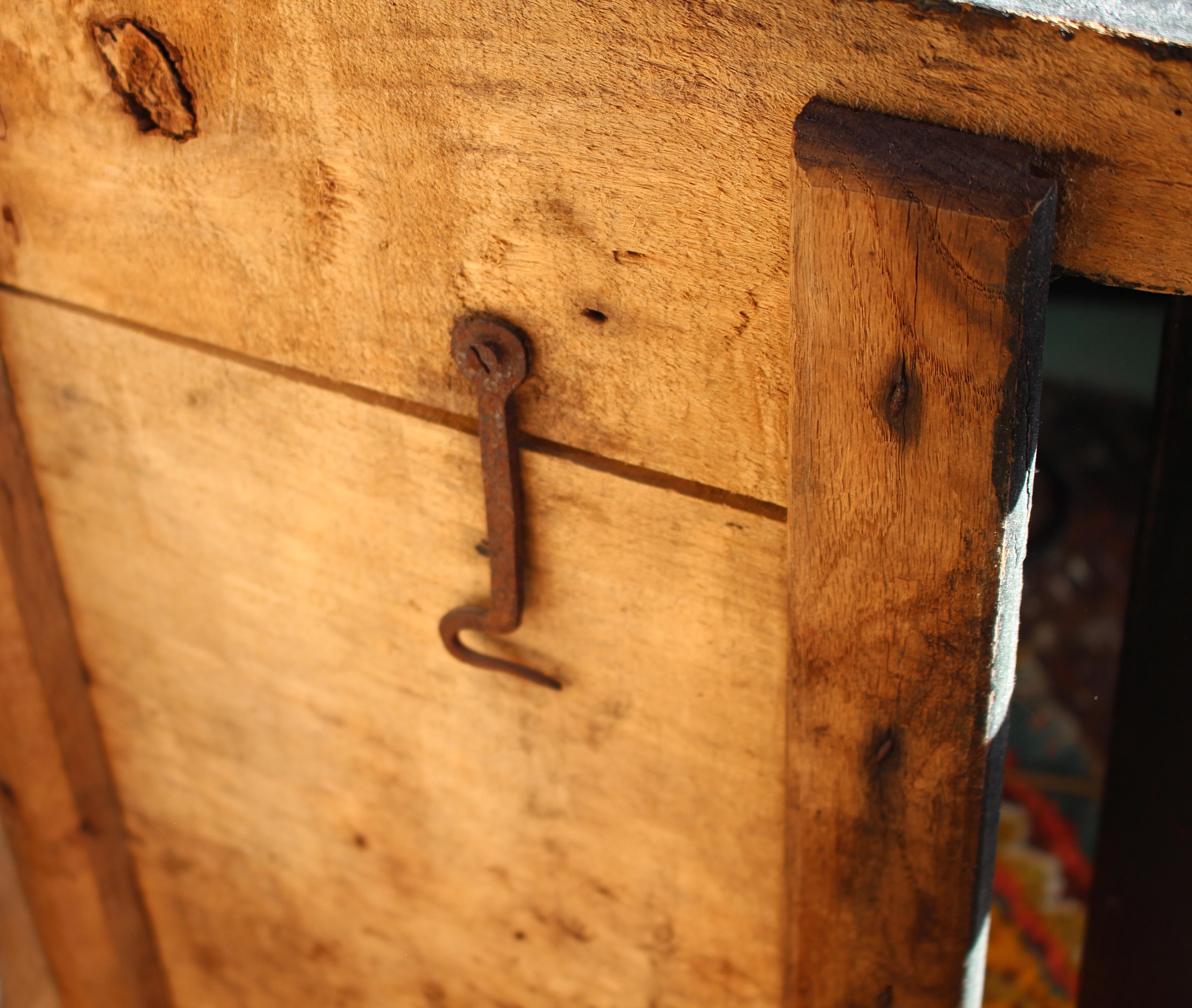 Early 19th C Georgian Original Painted Green Pitch Pine Dog Box Bed Crate For Sale 6