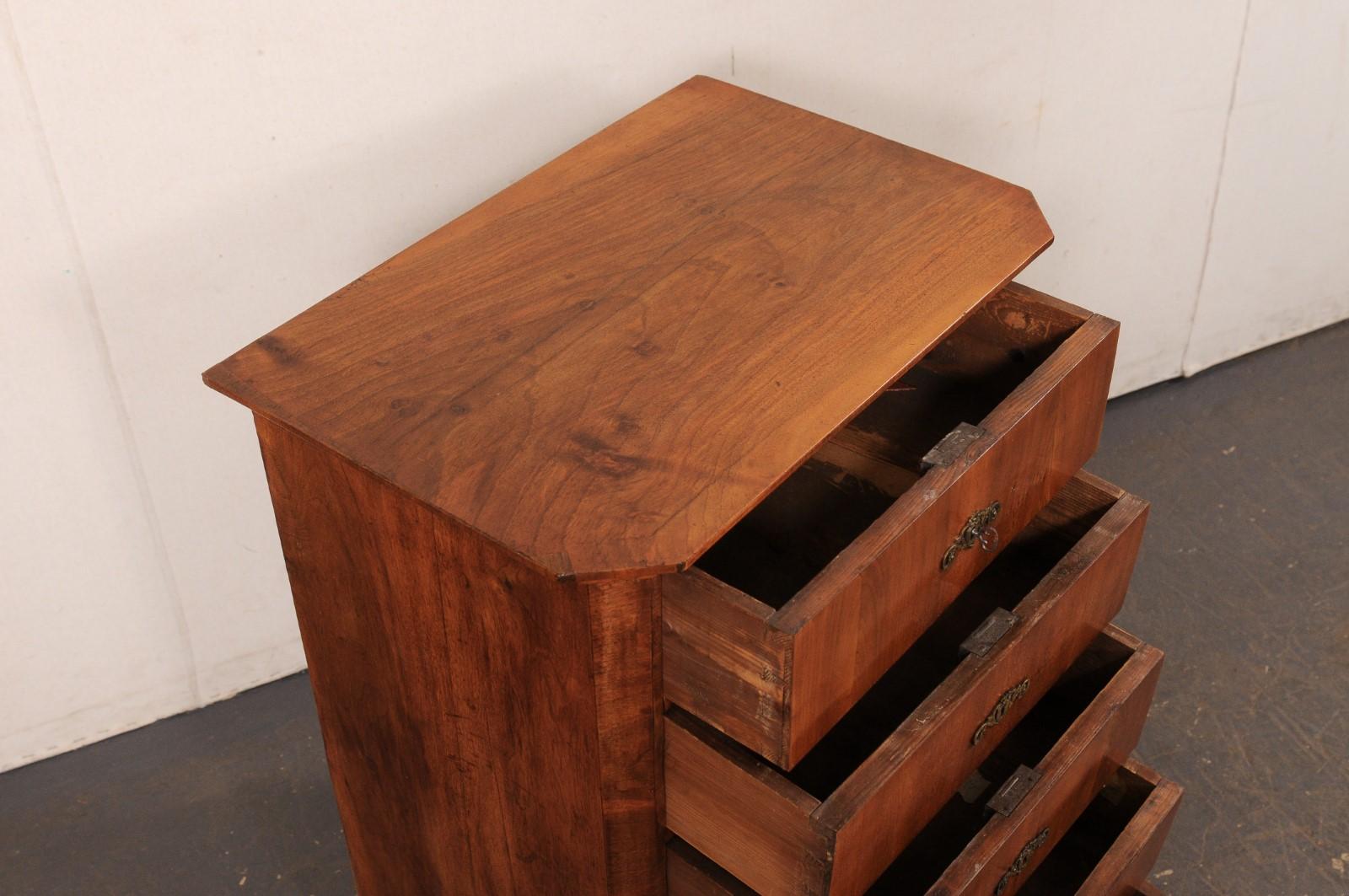 Legno Cassettone italiano a 5 cassetti dell'inizio del XIX secolo in vendita