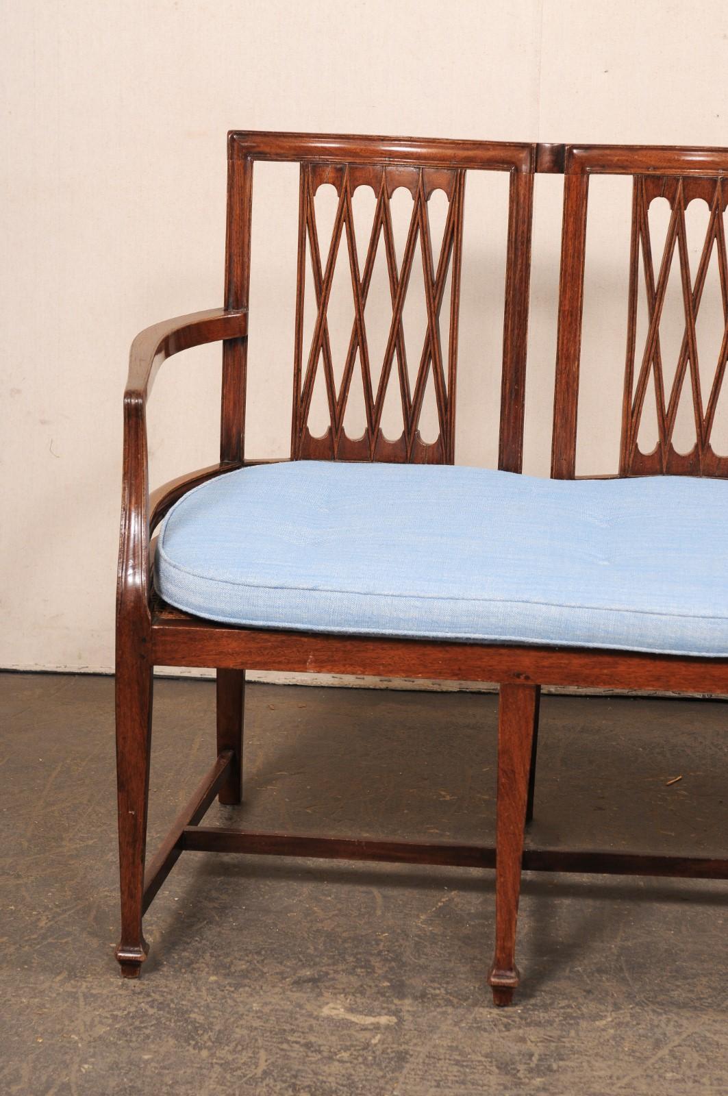 italien A.I.C. Wood Wood sculpté, 4 chaises à dossier avec siège en forme de canne. en vente