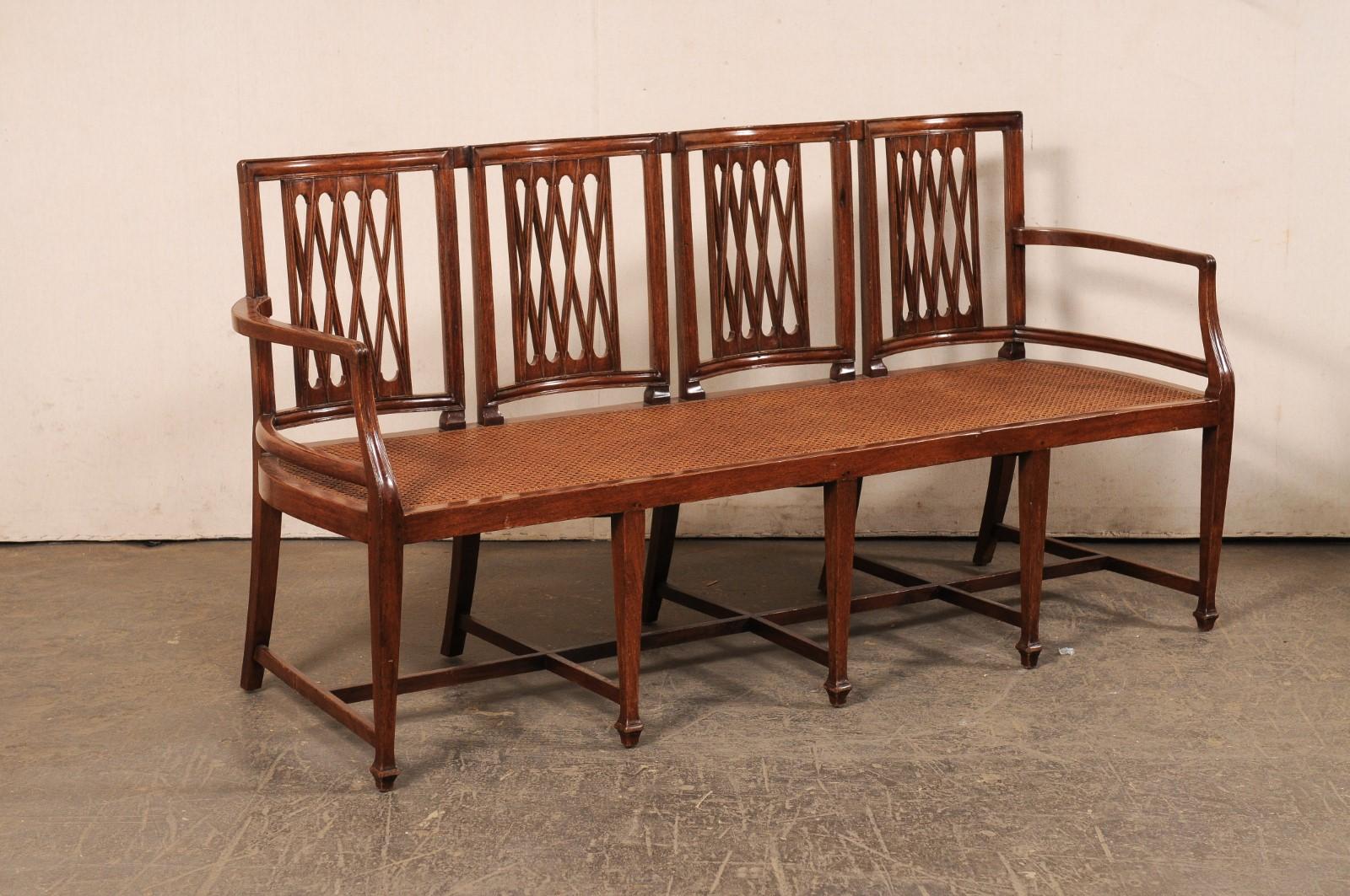 A.I.C. Wood Wood sculpté, 4 chaises à dossier avec siège en forme de canne. en vente 1