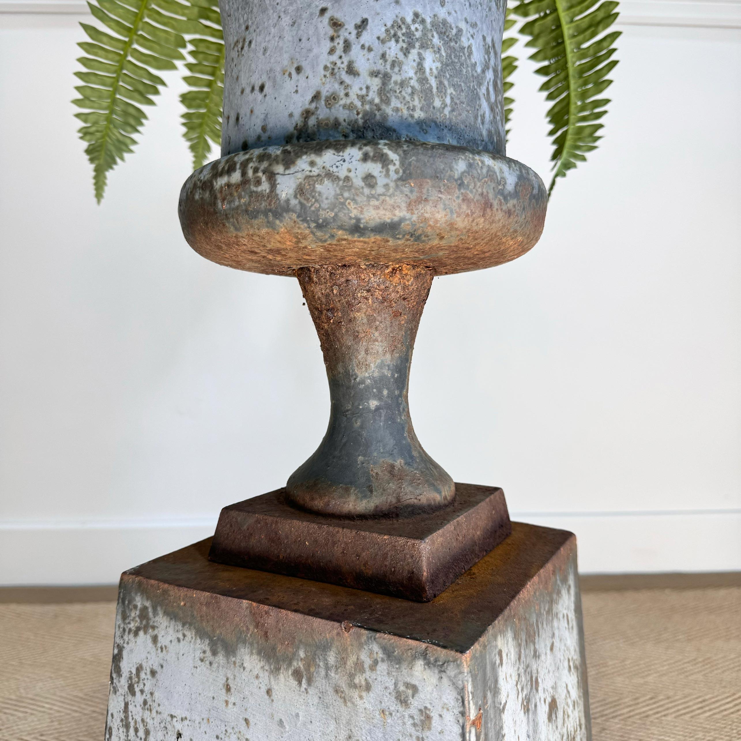 Early 19th C Italian Cast Iron Campana Urn on Plinth In Good Condition In Hastings, GB