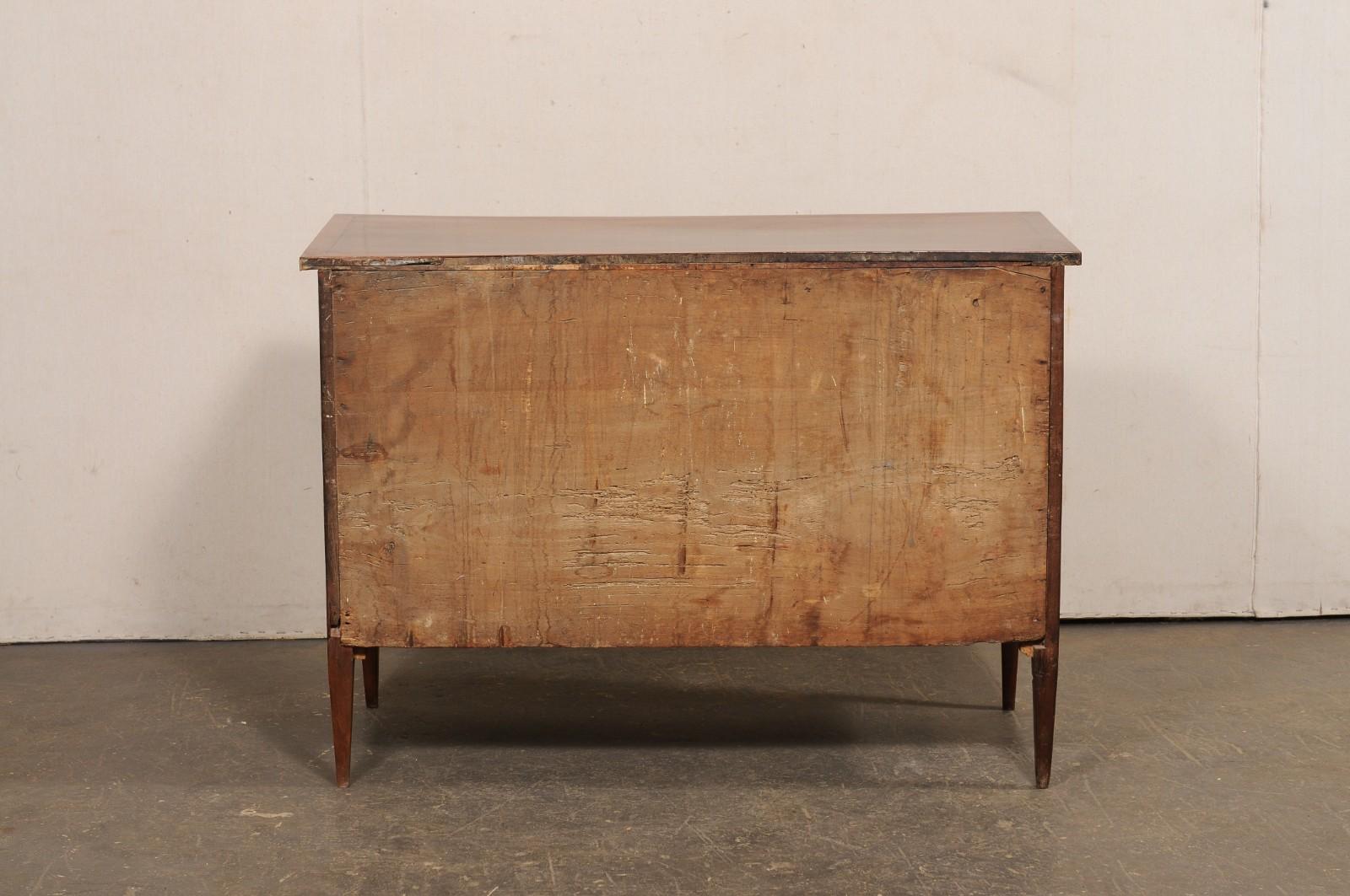 Cassettone a 3 cassetti di inizio Ottocento italiano dal design pulito in vendita 2