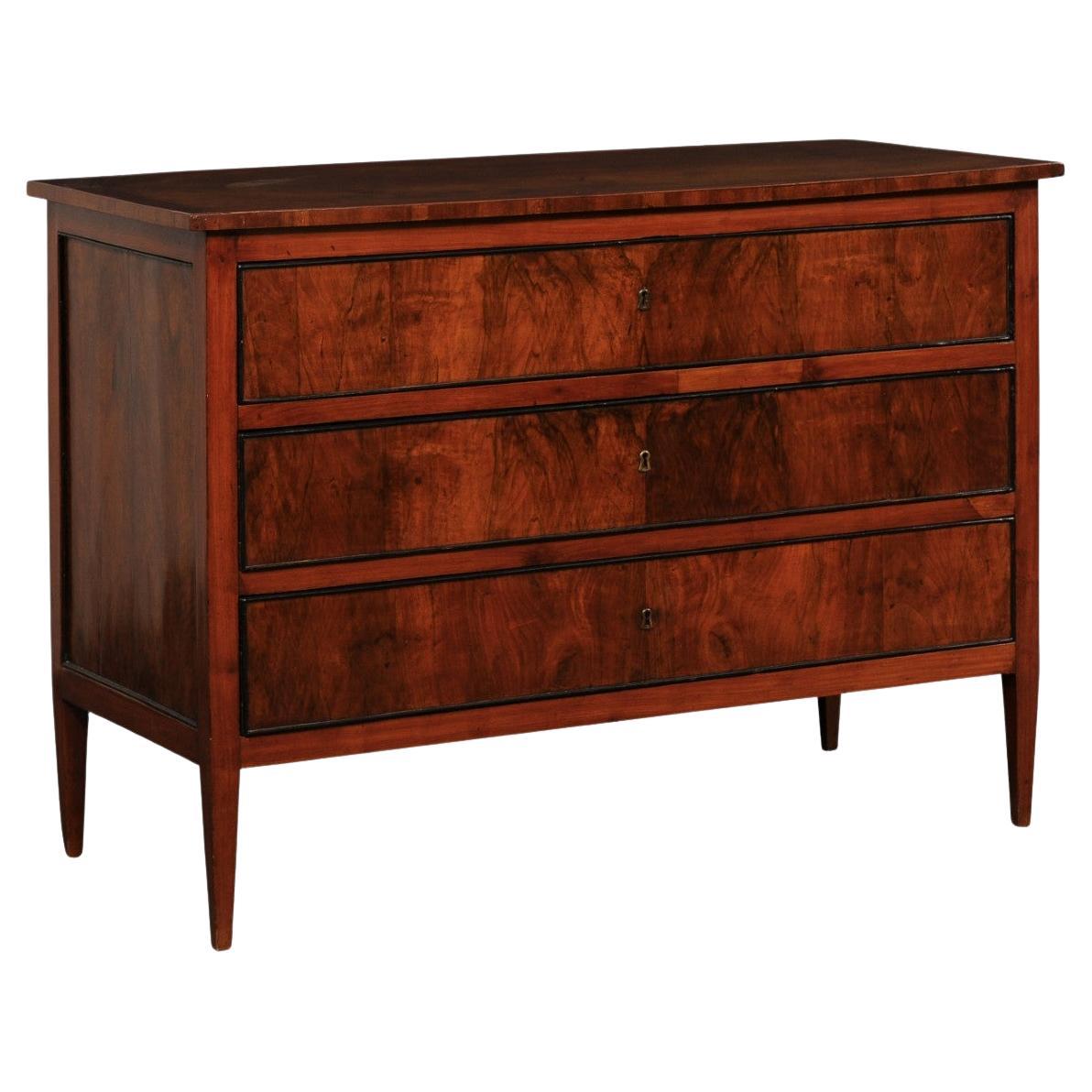 Cassettone a 3 cassetti di inizio Ottocento italiano dal design pulito