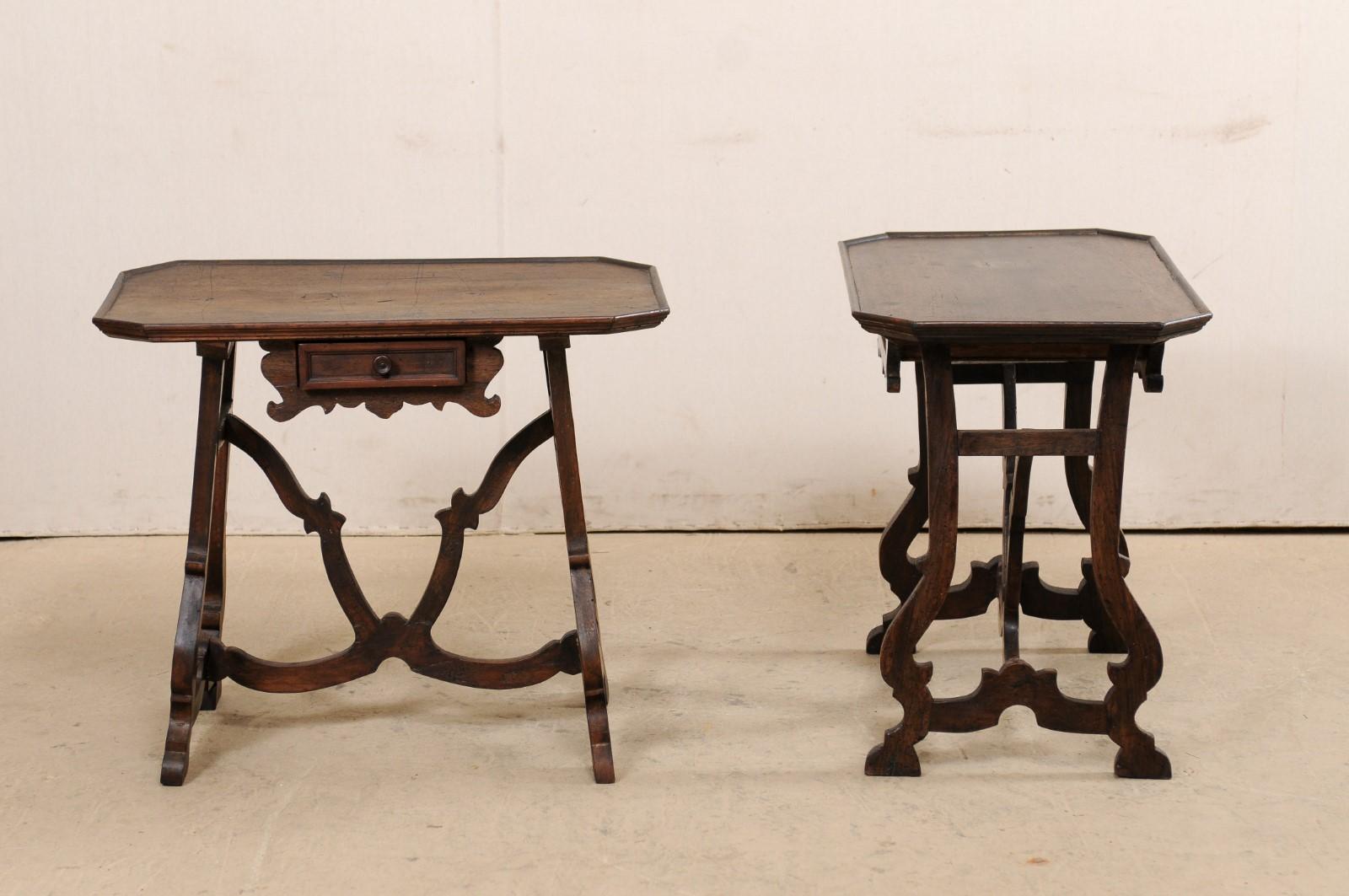 Early 19th C Italian Pair Walnut Side Tables with Lrye-Legs and Single Drawer In Good Condition In Atlanta, GA