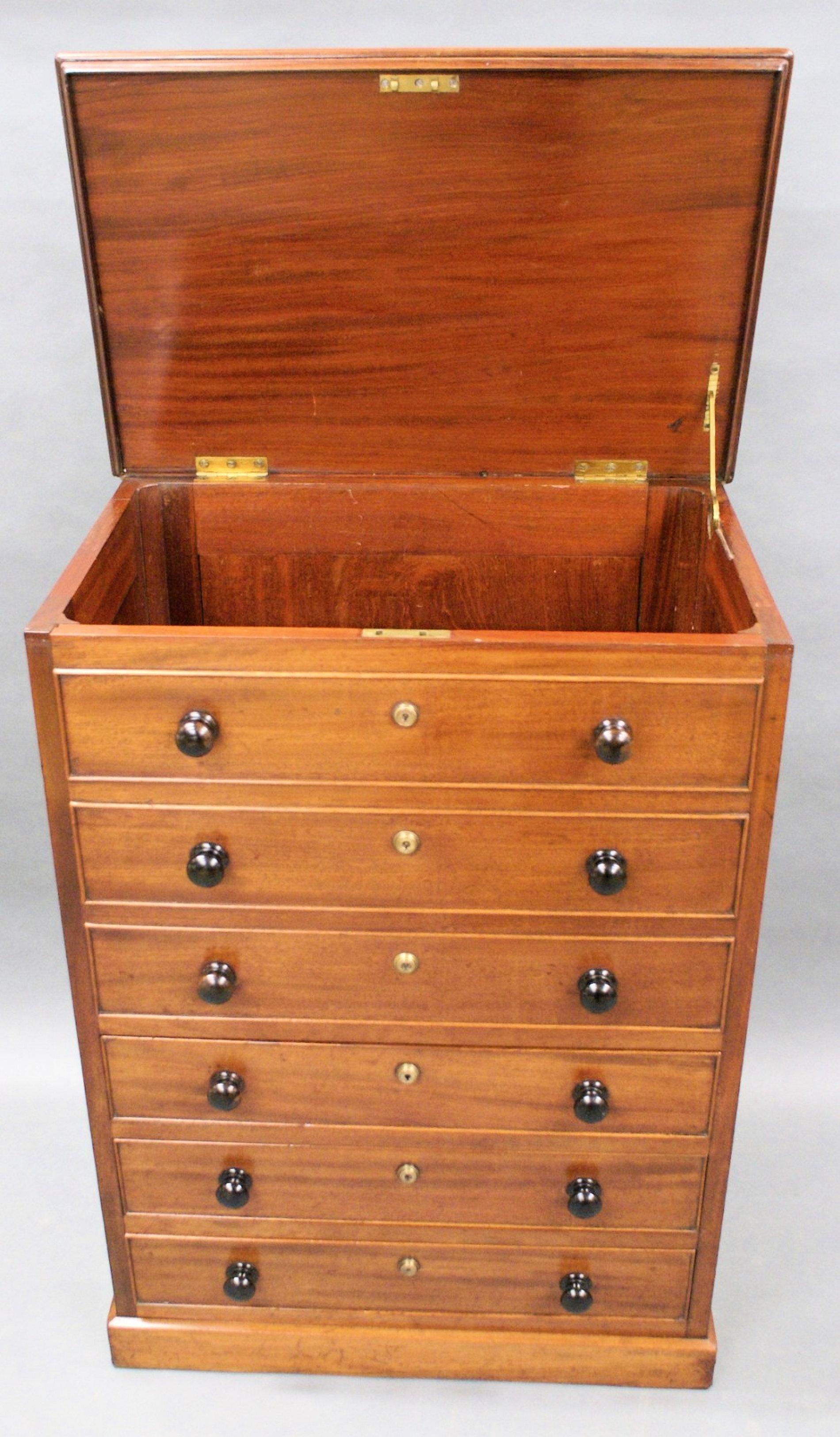 English Early 19th C. Mahogany Chest of Drawers Storage Chest For Sale