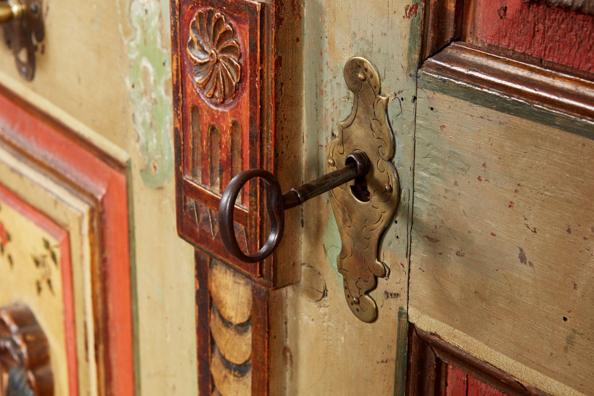 Début du 19e siècle Armoire baroque peinte en vente 4
