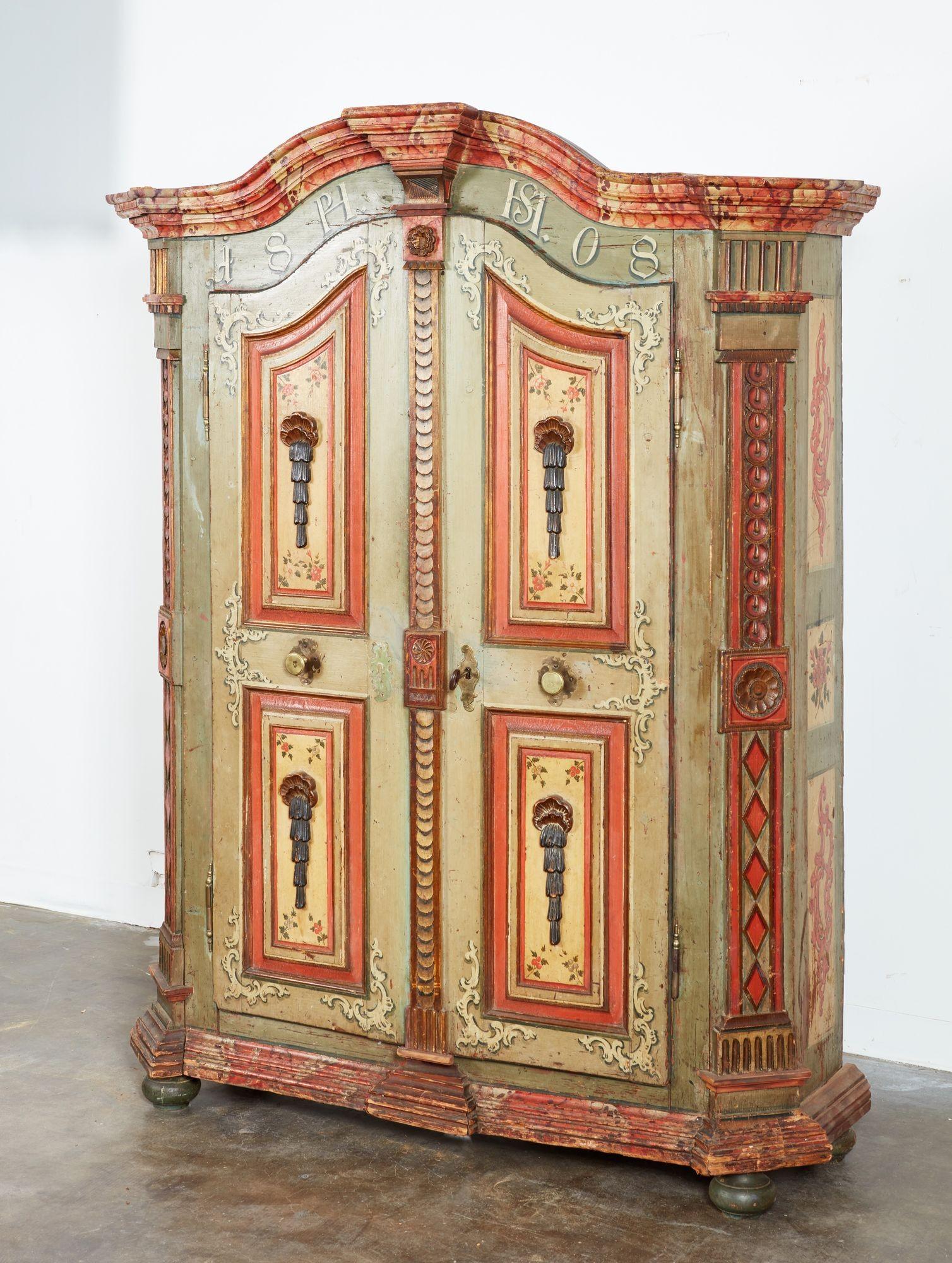 Allemand Début du 19e siècle Armoire baroque peinte en vente