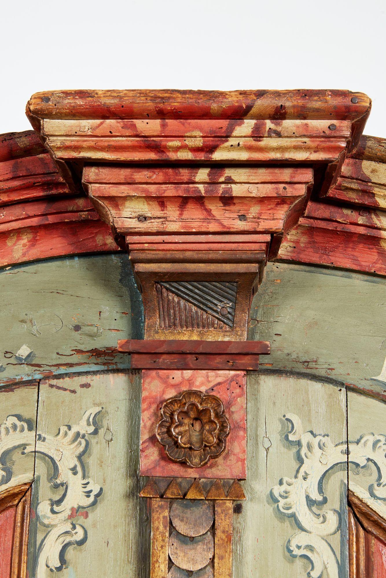 Début du 19e siècle Armoire baroque peinte Bon état - En vente à Greenwich, CT